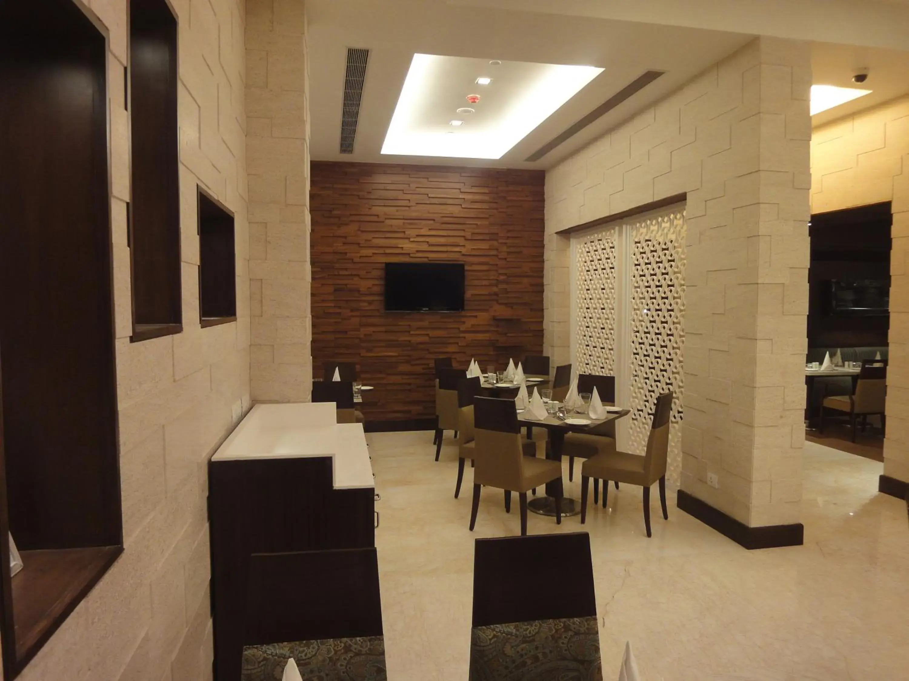 Restaurant/Places to Eat in Radisson Hotel Varanasi