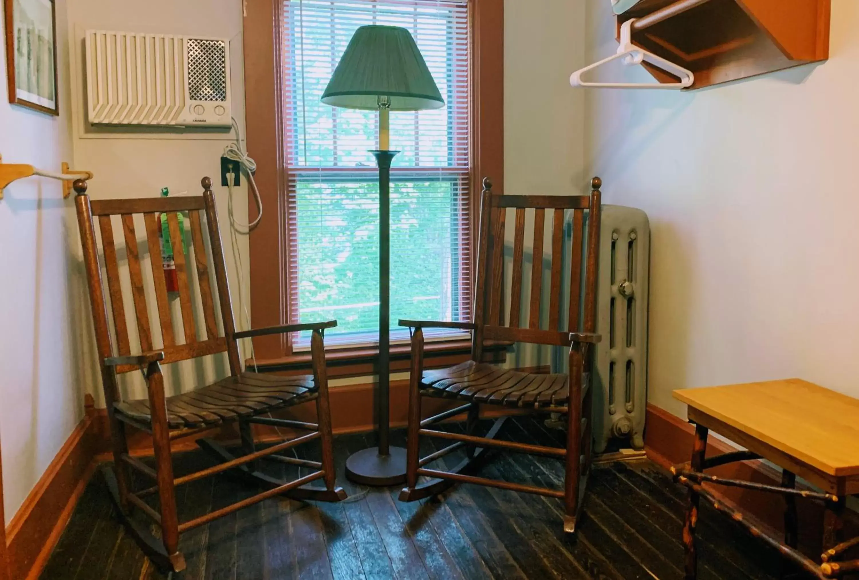 Dining Area in Lakeside Inn