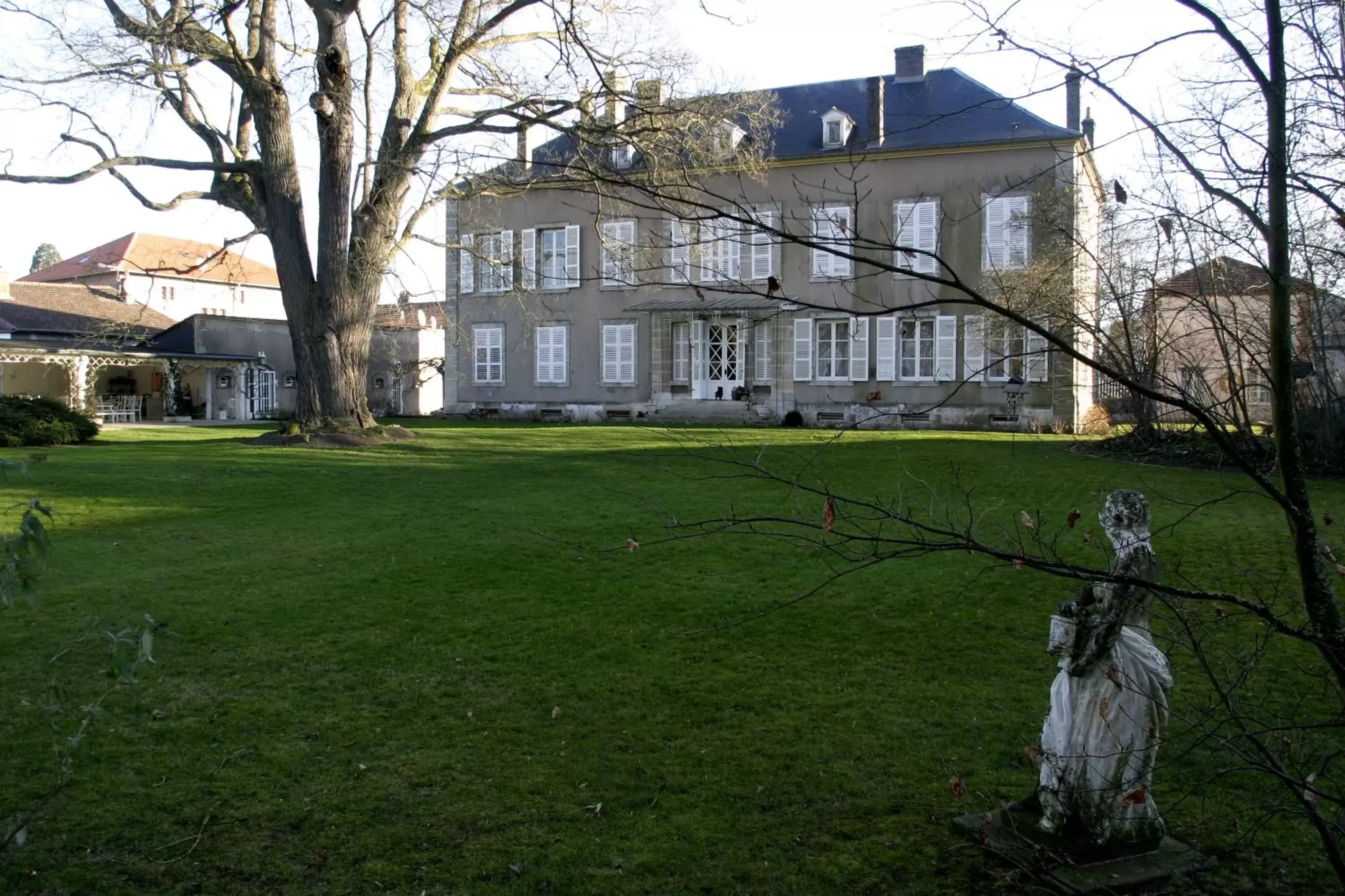 Garden, Property Building in Château Mesny