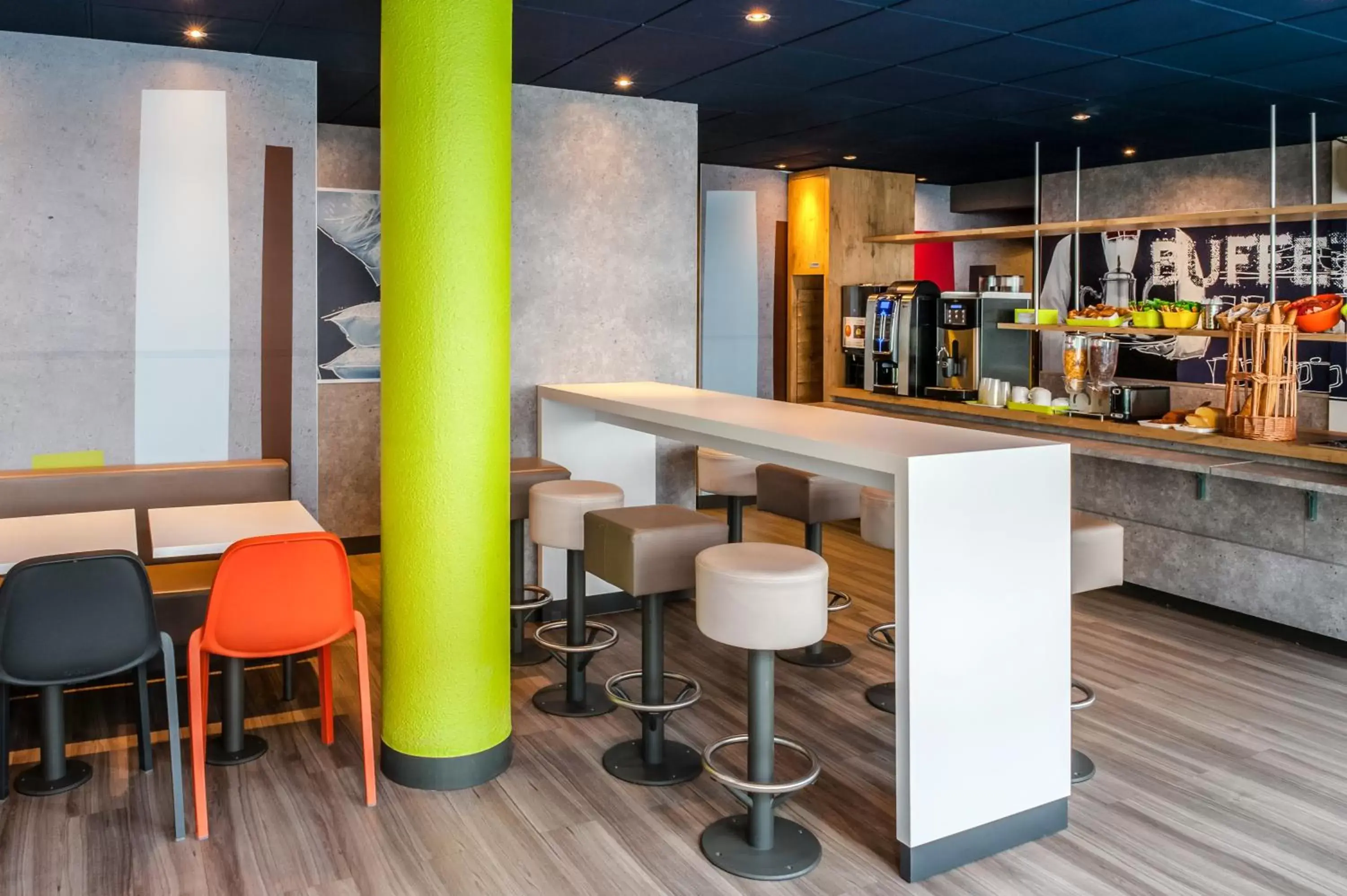Breakfast, Lounge/Bar in ibis budget Lyon Gerland