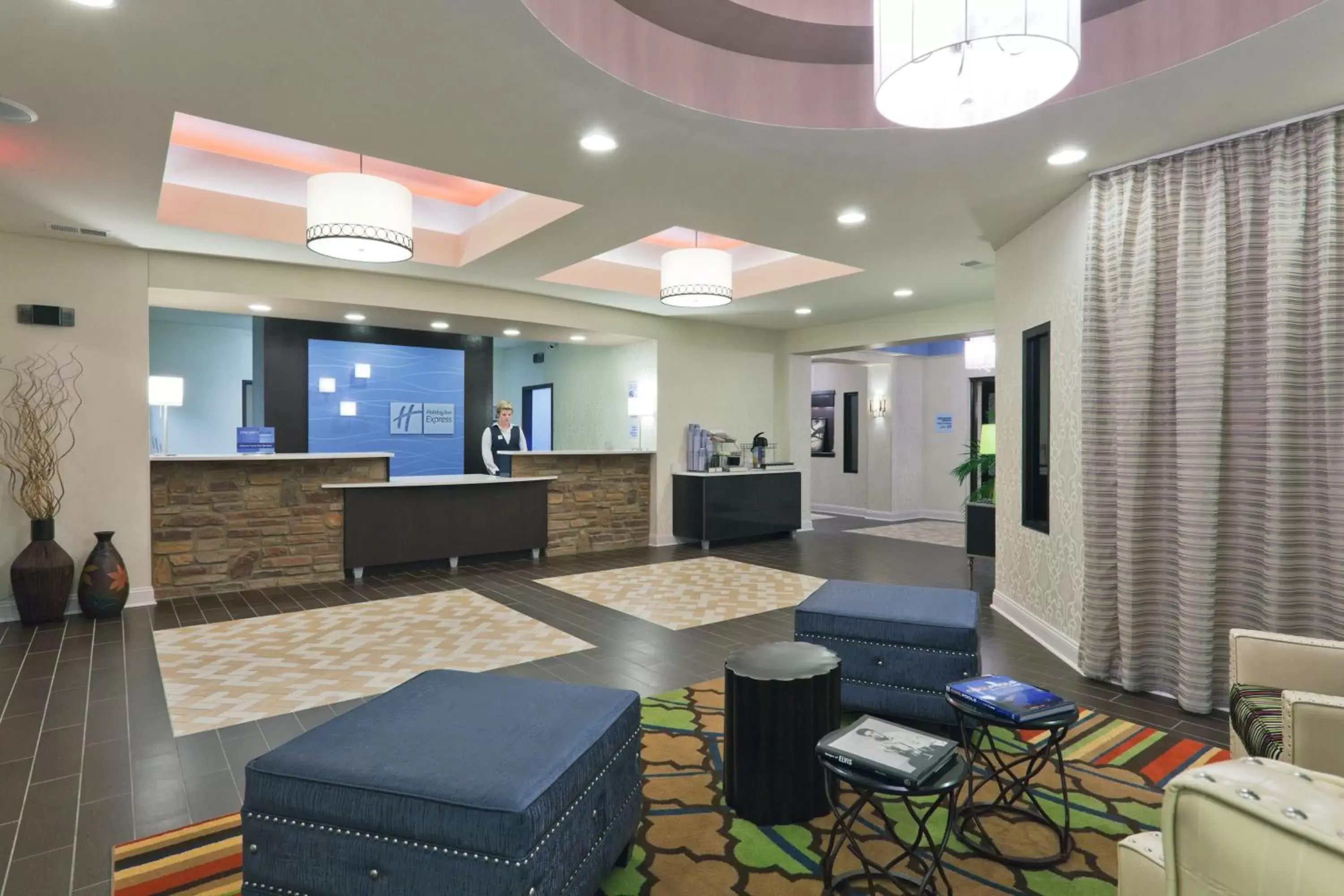 Property building, Lobby/Reception in Holiday Inn Express Fulton, an IHG Hotel