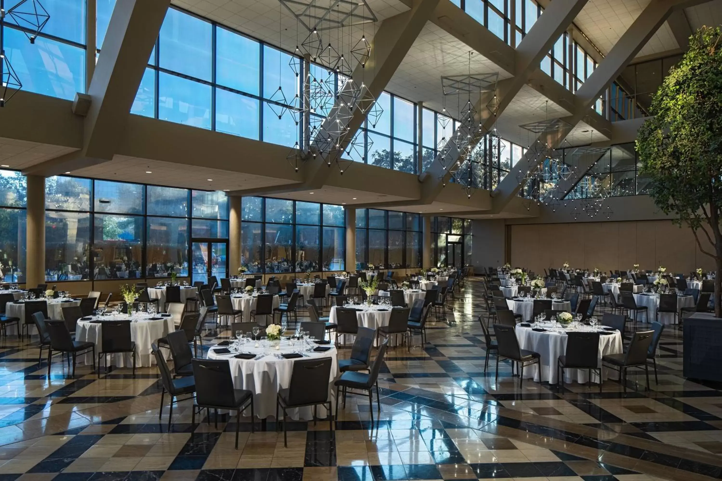 Meeting/conference room, Restaurant/Places to Eat in Renaissance Dallas Addison