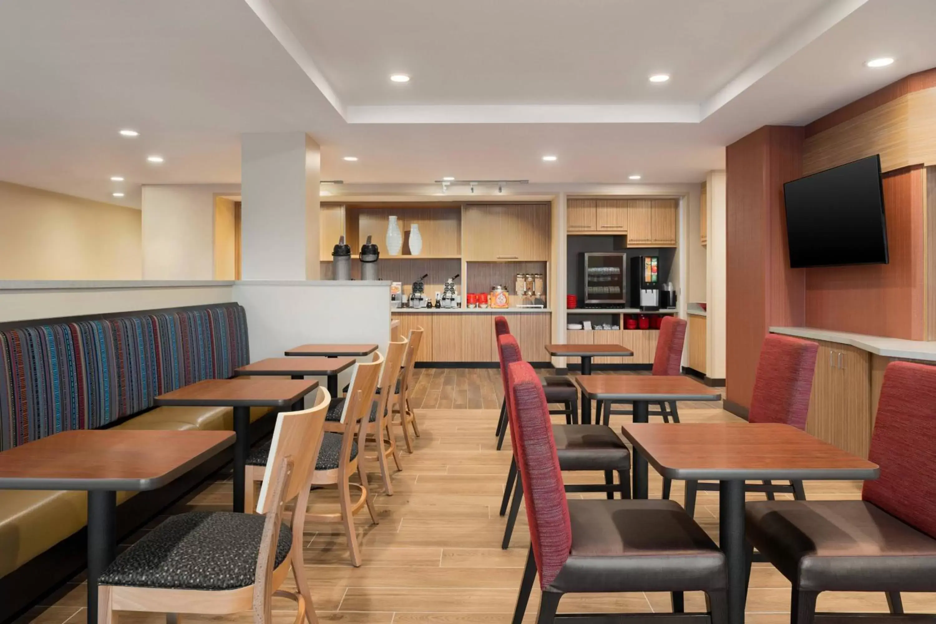 Breakfast, Restaurant/Places to Eat in TownePlace Suites by Marriott Dubuque Downtown