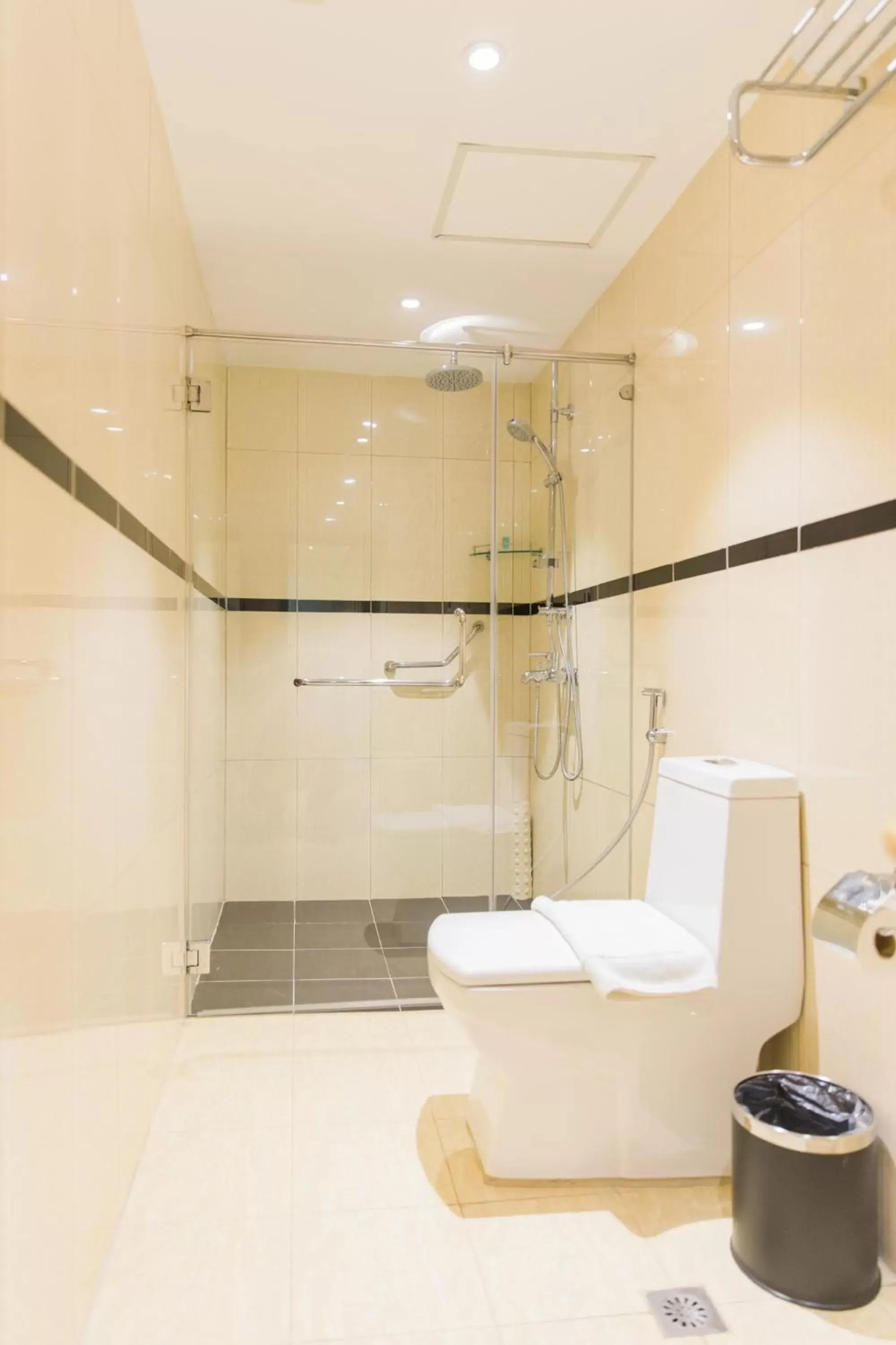 Shower, Bathroom in Swiss-Belhotel Blulane