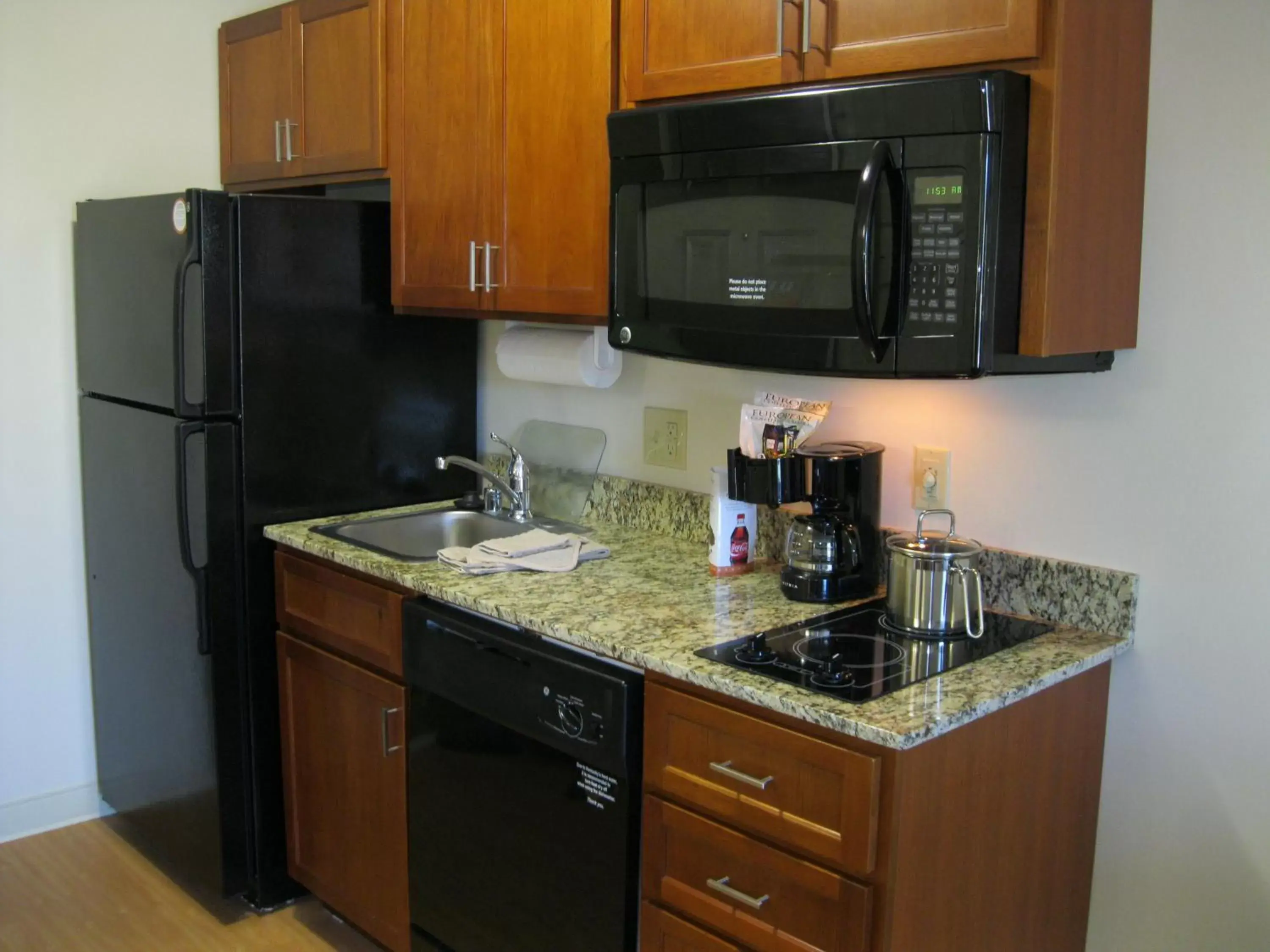 Photo of the whole room, Kitchen/Kitchenette in Candlewood Suites Radcliff - Fort Knox, an IHG Hotel