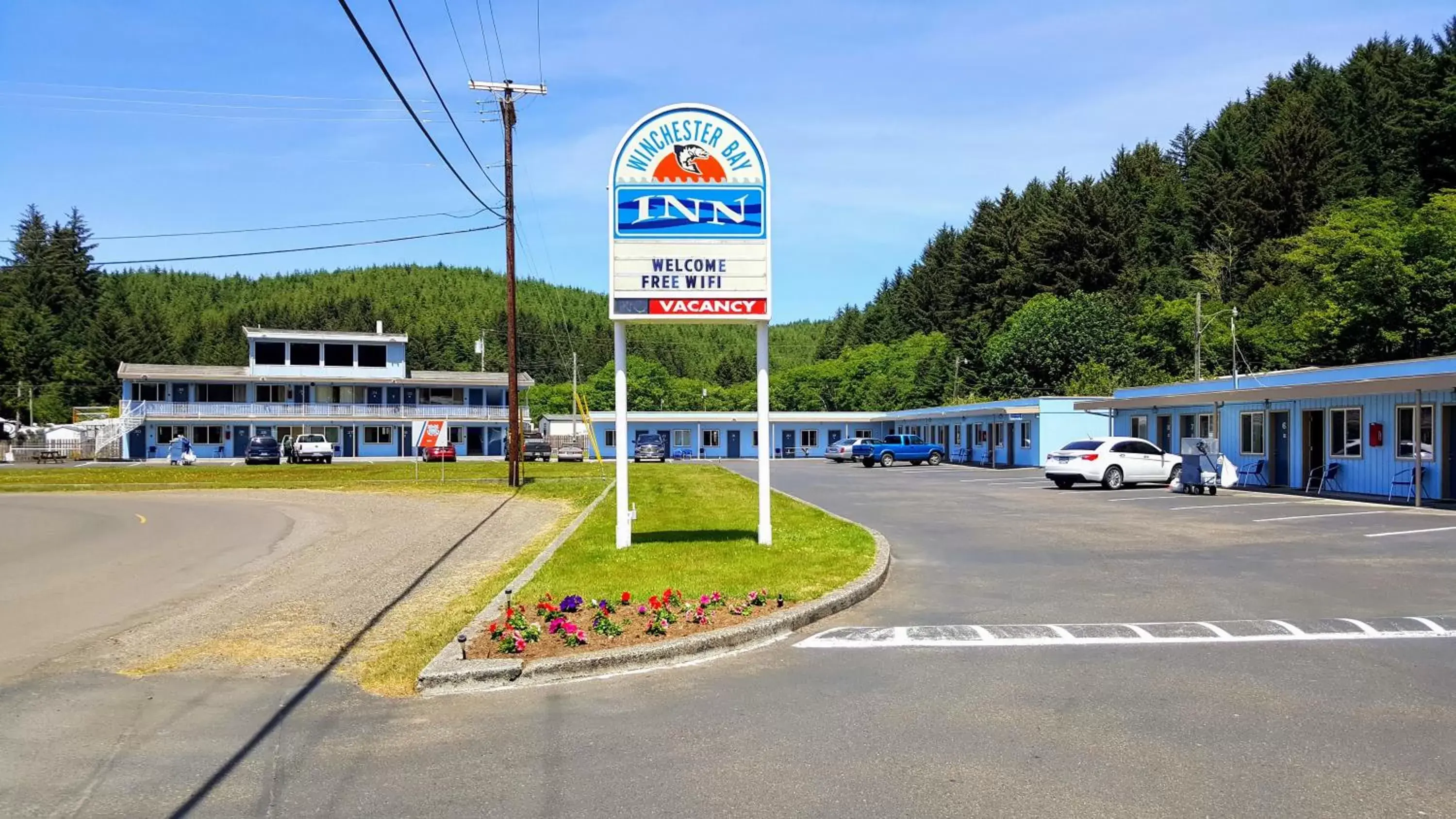 Facade/entrance, Property Building in Winchester Bay Inn