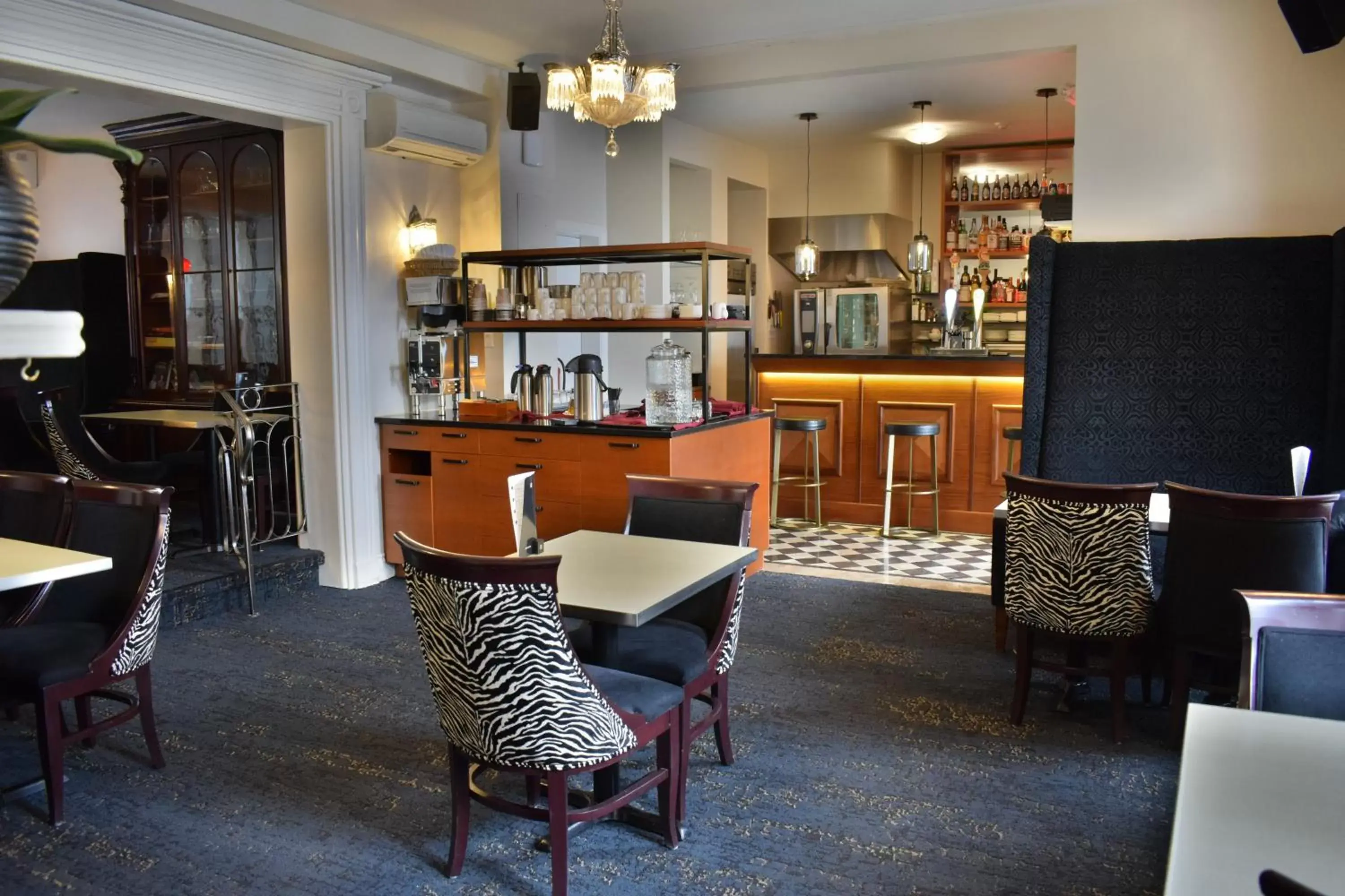 Restaurant/places to eat, Lounge/Bar in Hotel Manoir D'Auteuil