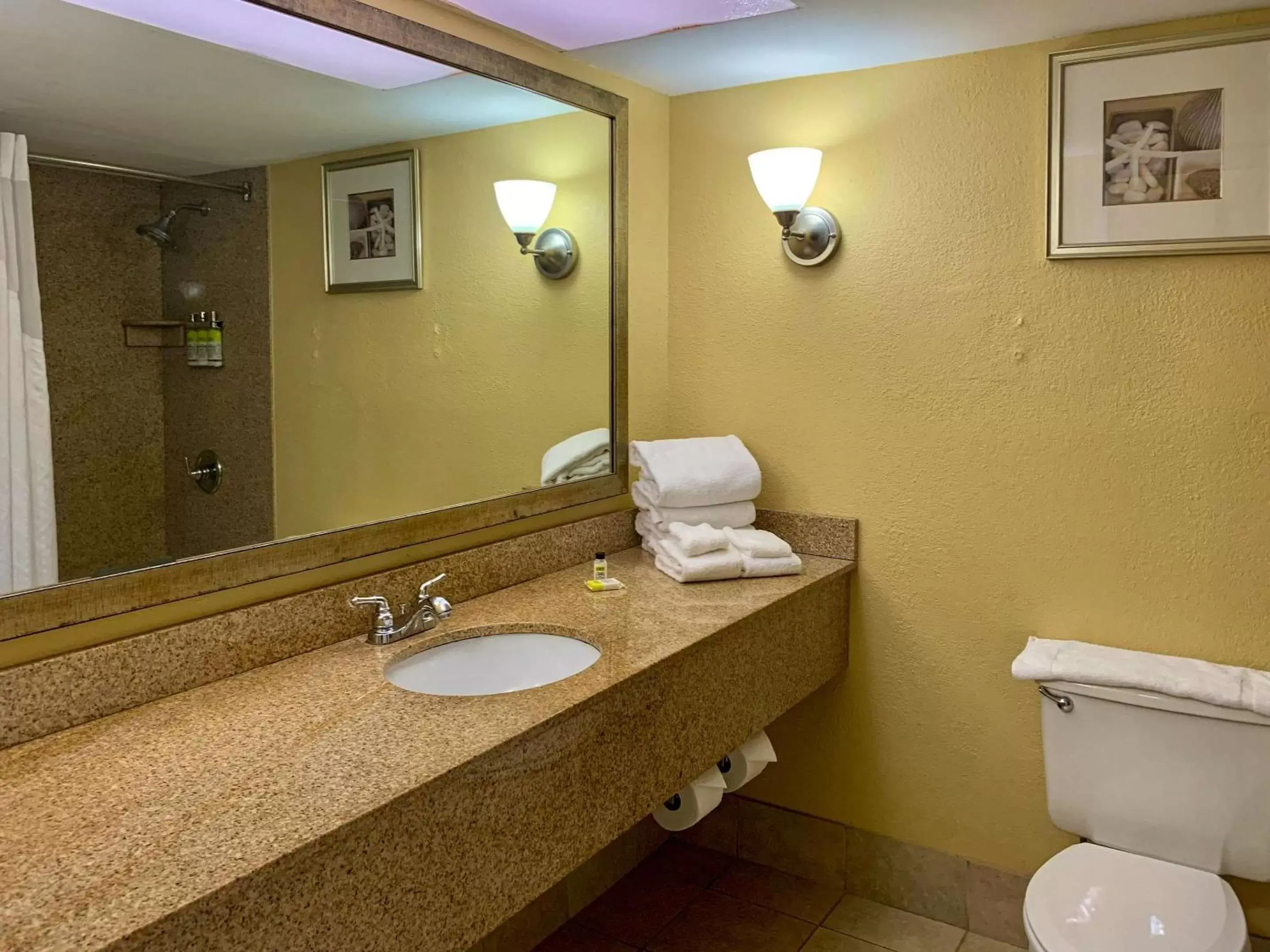 Bathroom in Onyx Hotel Miami Airport