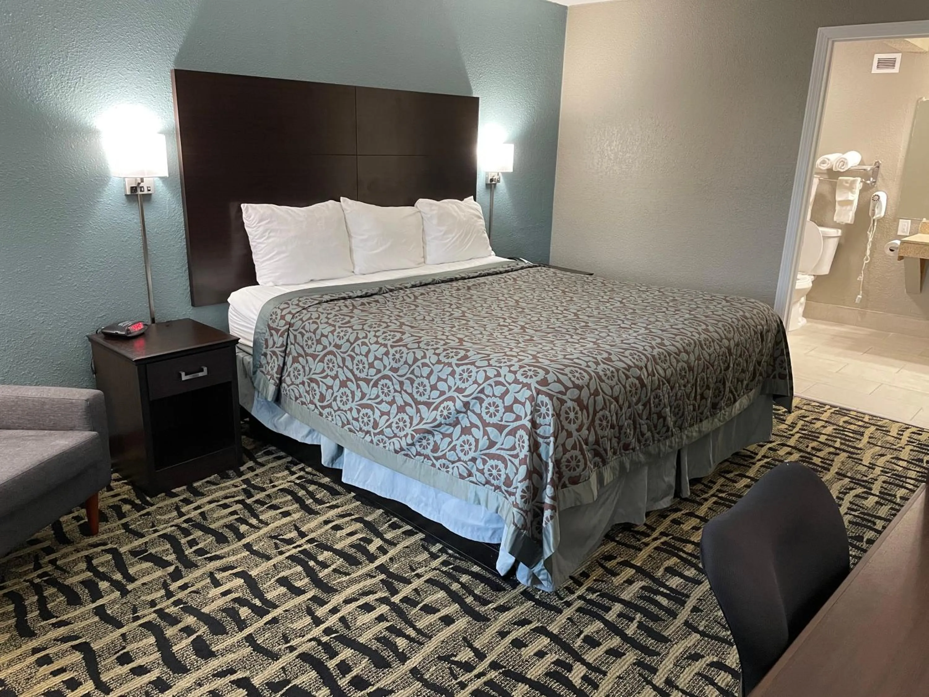 Bed in Days Inn & Suites by Wyndham Collierville Germantown Area