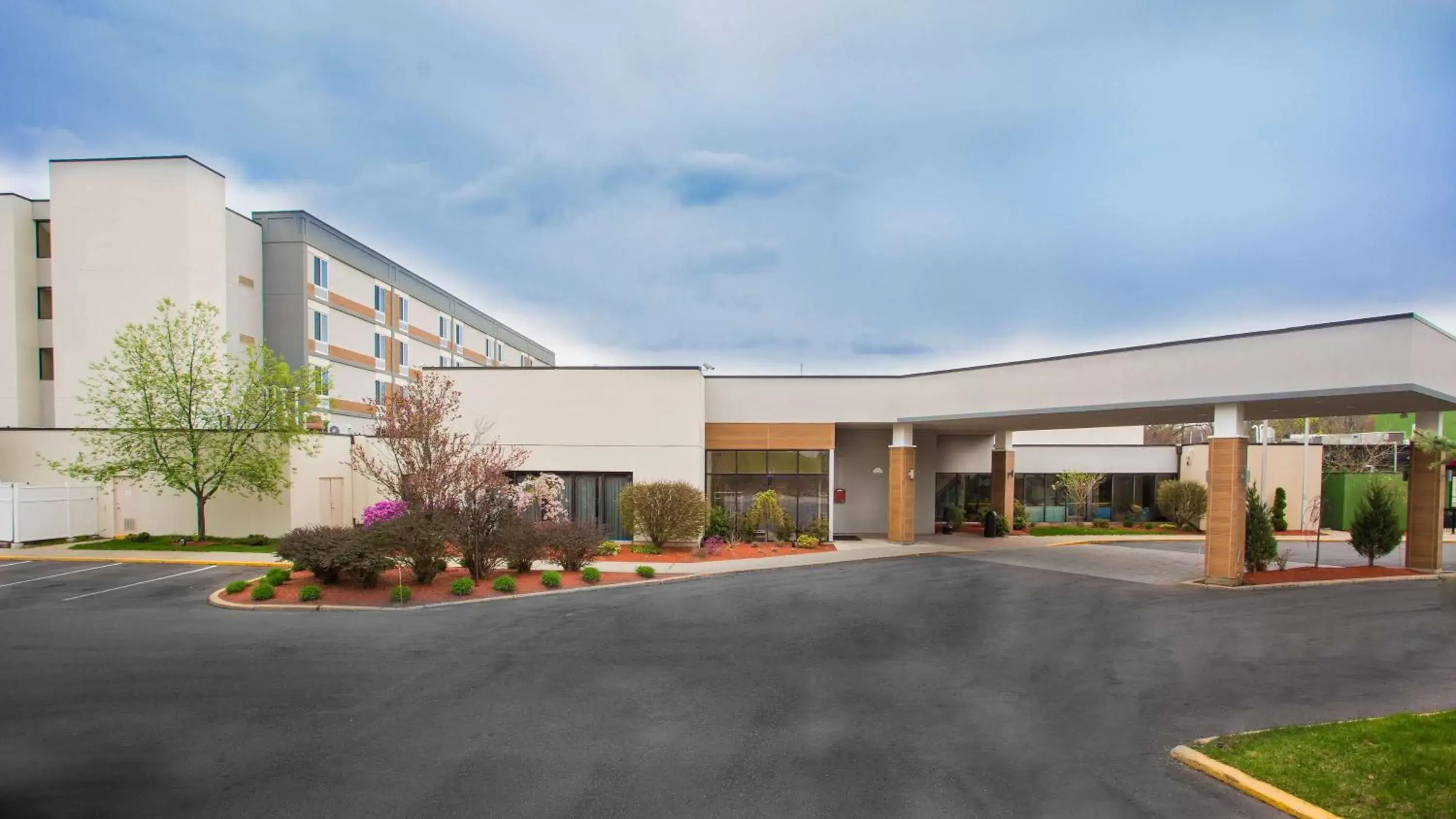 Property Building in Best Western Plus New Englander