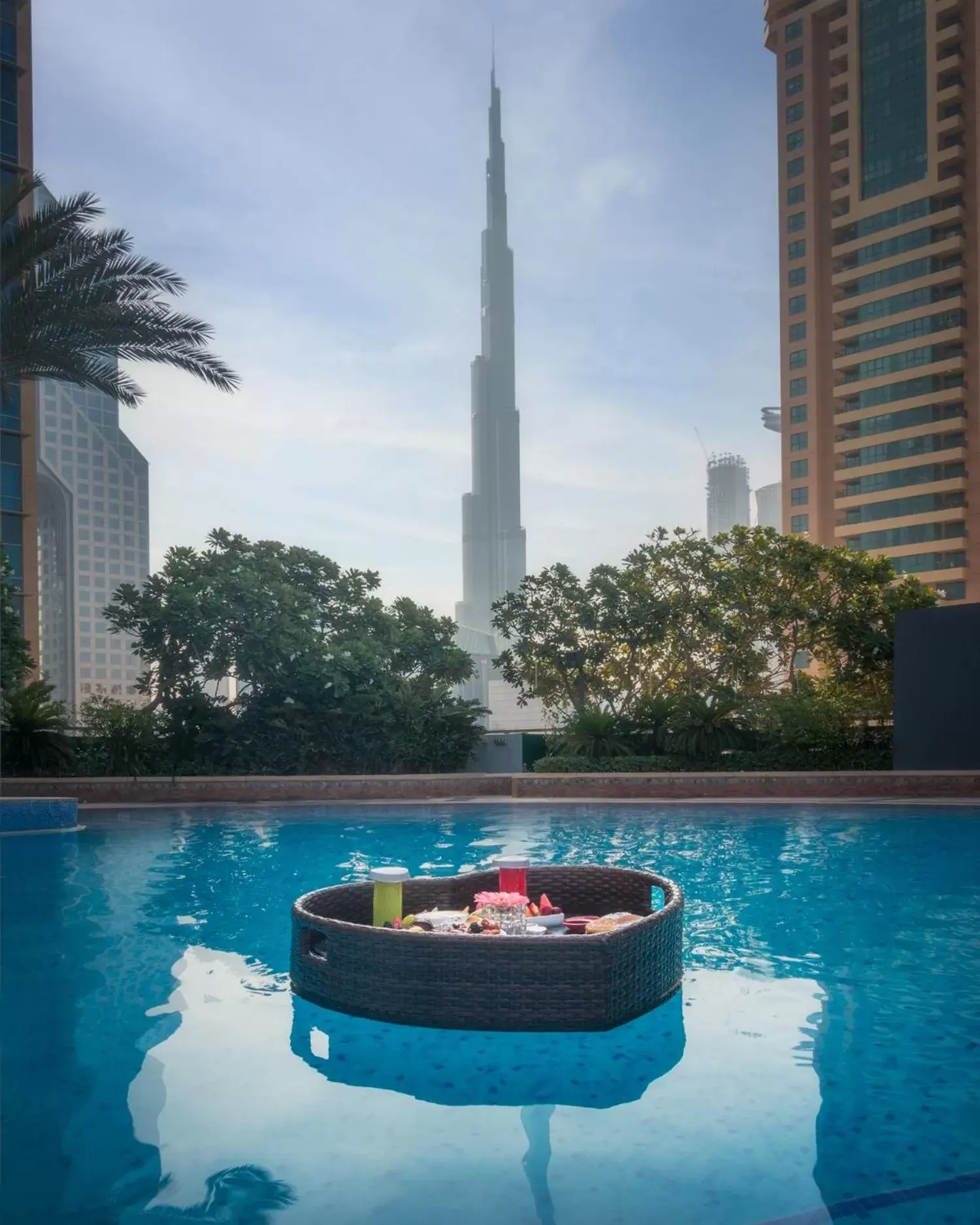 Restaurant/places to eat, Swimming Pool in Shangri-La Dubai
