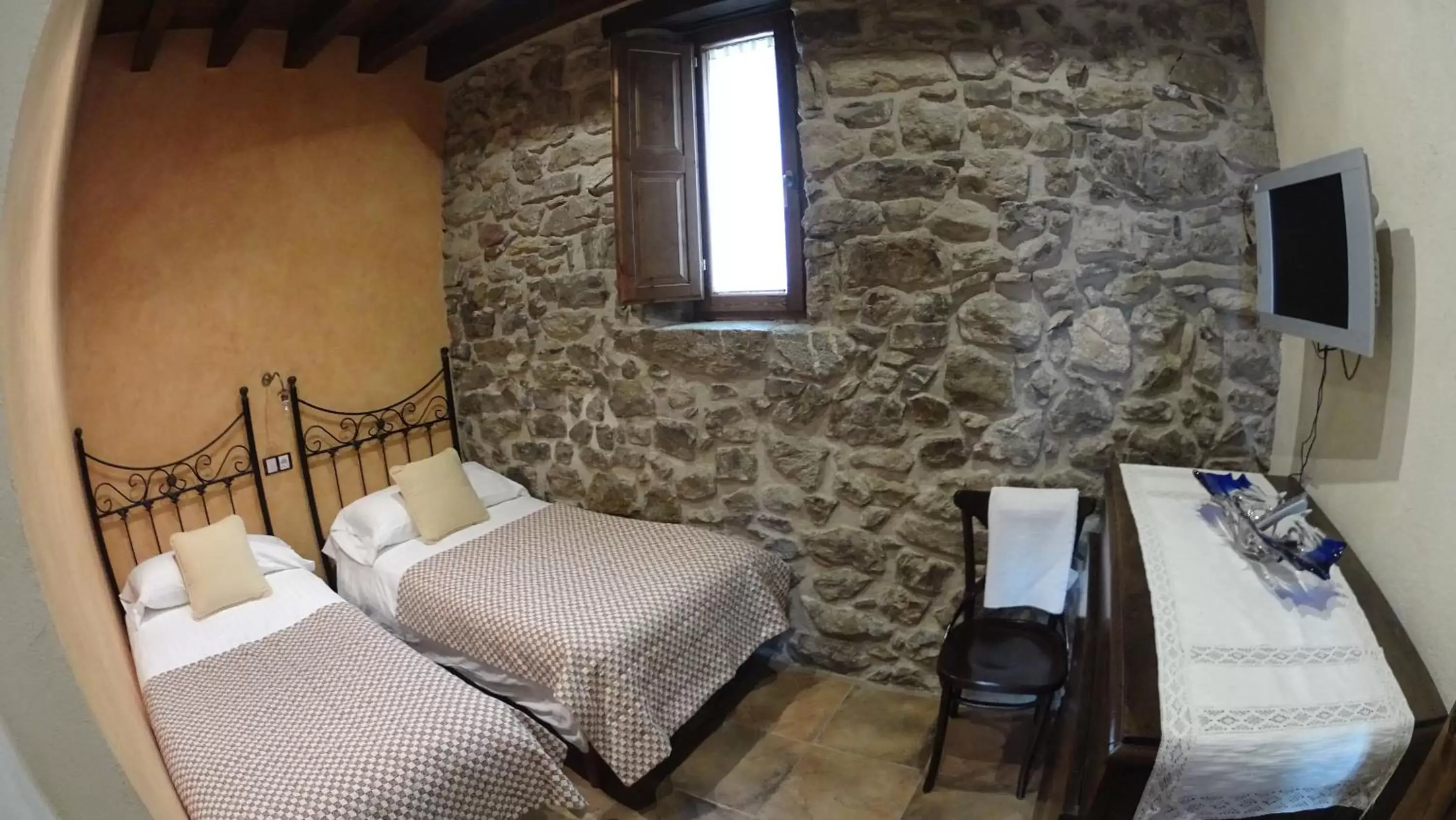 Photo of the whole room, Bed in La Casassa de Ribes