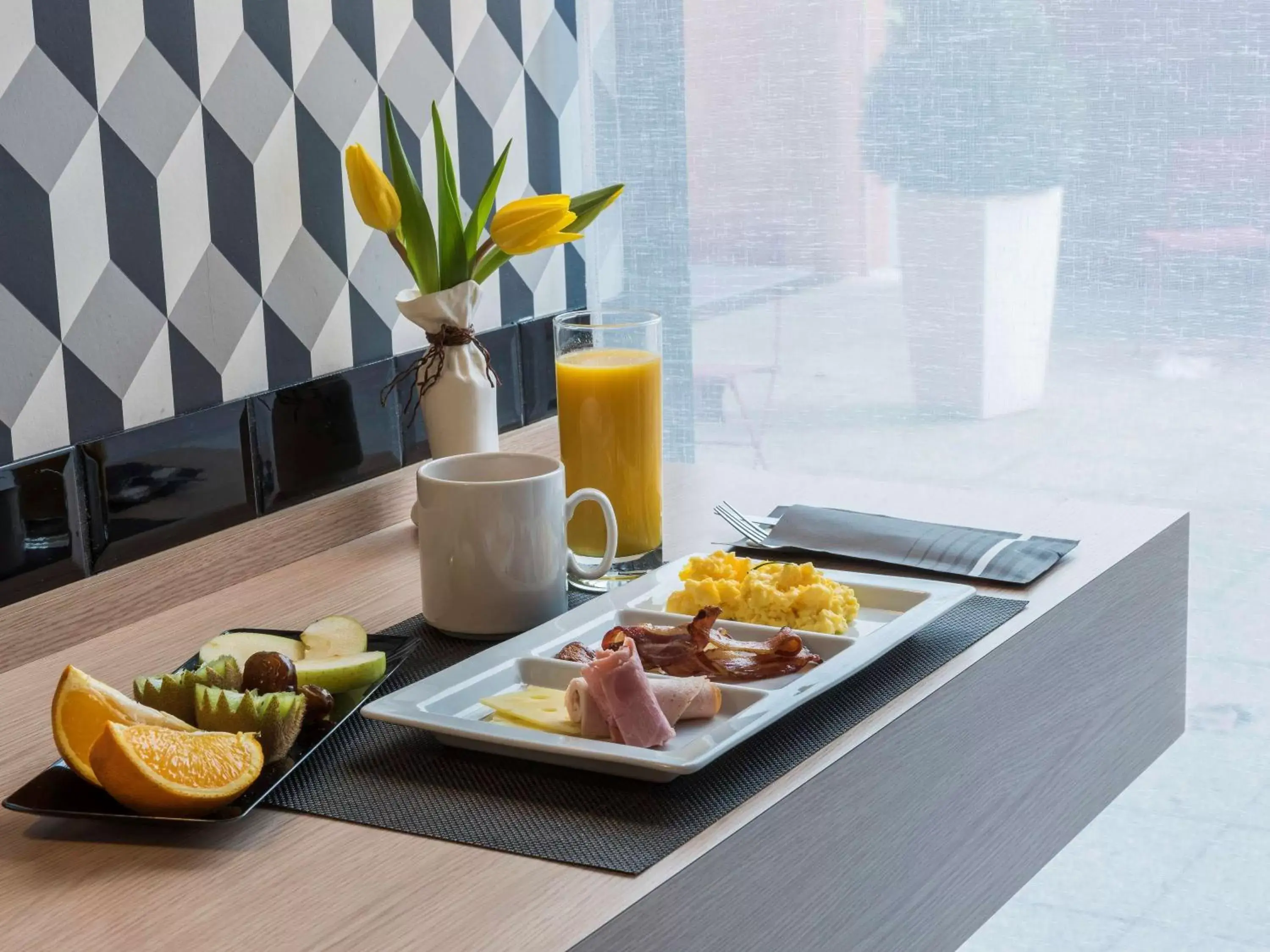 Restaurant/places to eat in Novotel Suites Rouen Normandie