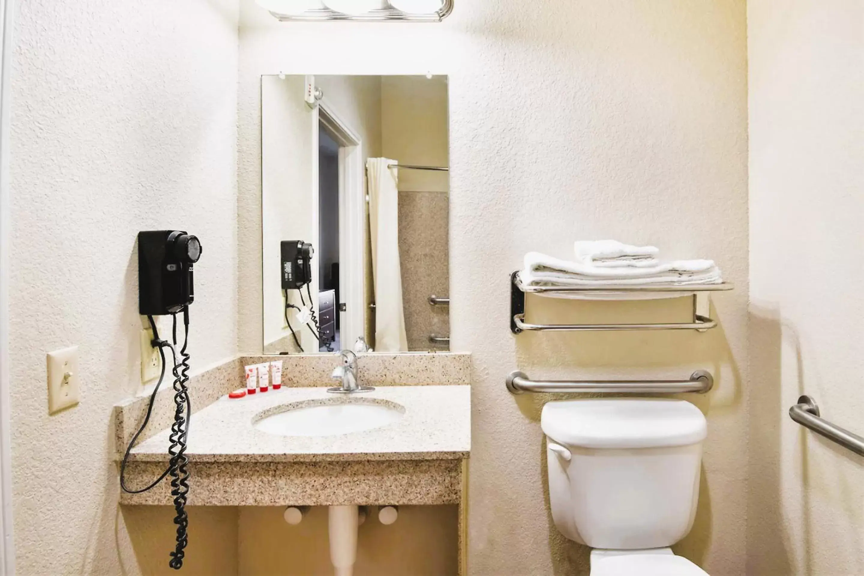 Bathroom in OYO Townhouse Clute Lake Jackson