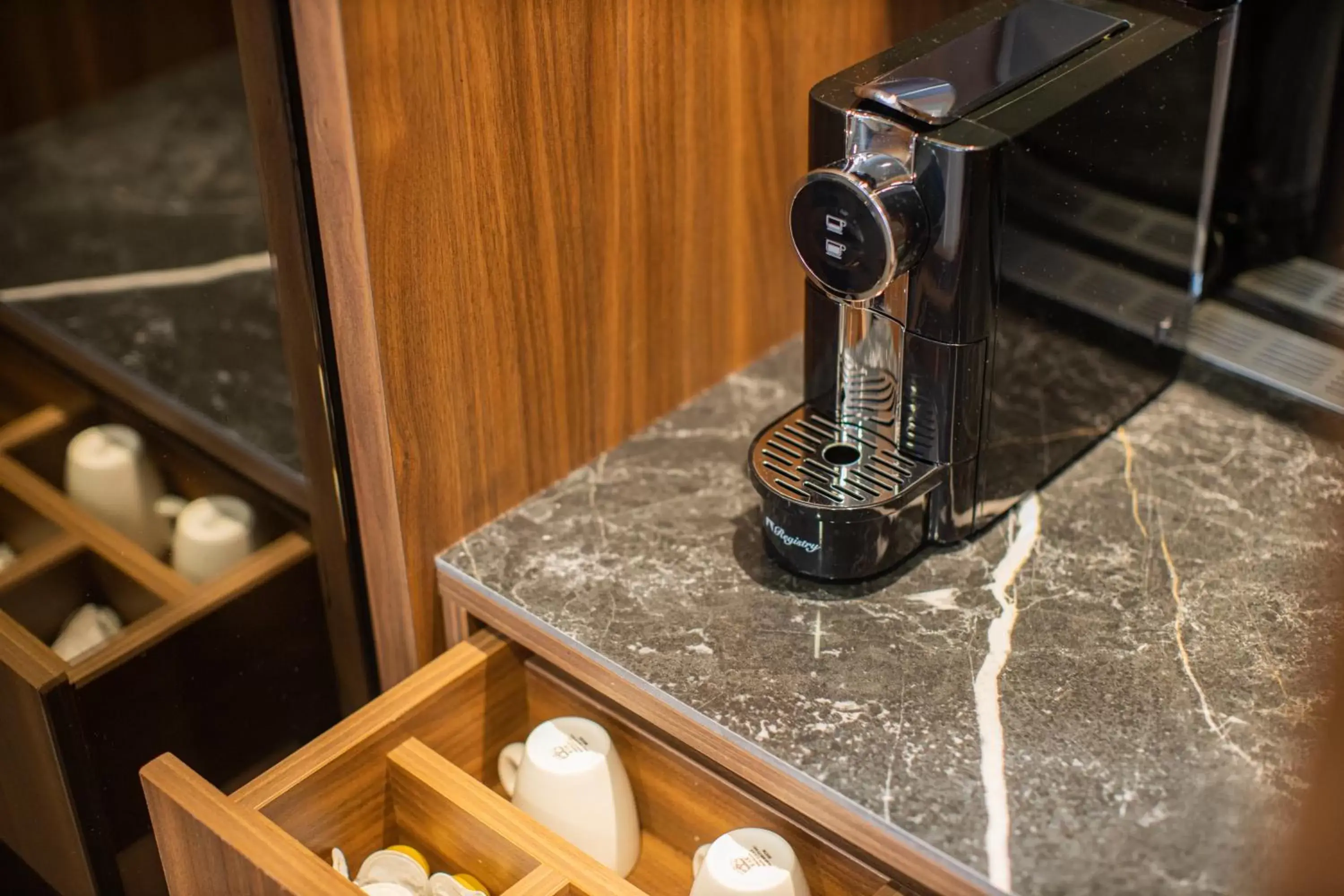 Coffee/tea facilities in Van der Valk Hotel Beveren