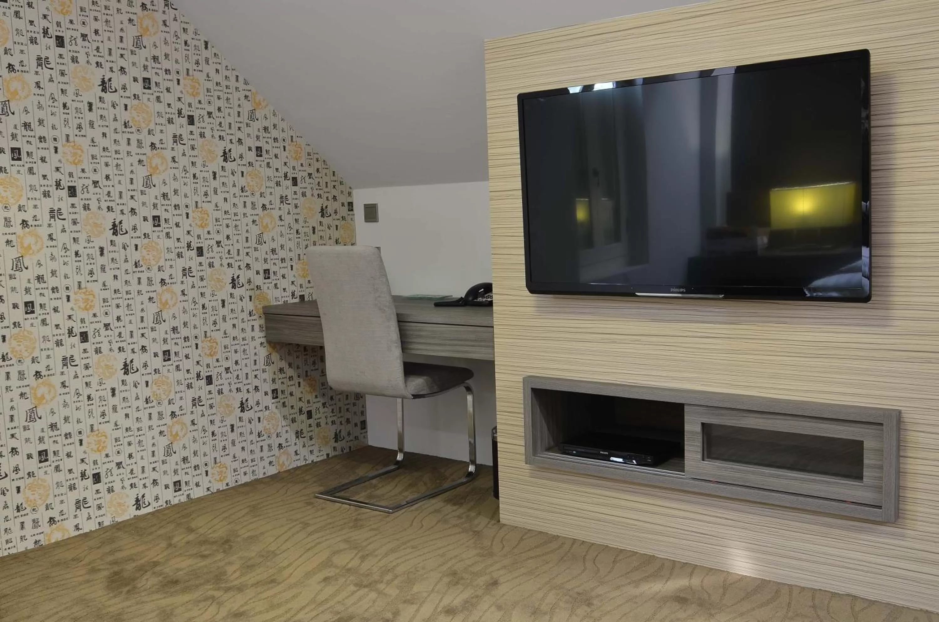 TV and multimedia in Bliss Hotel Singapore