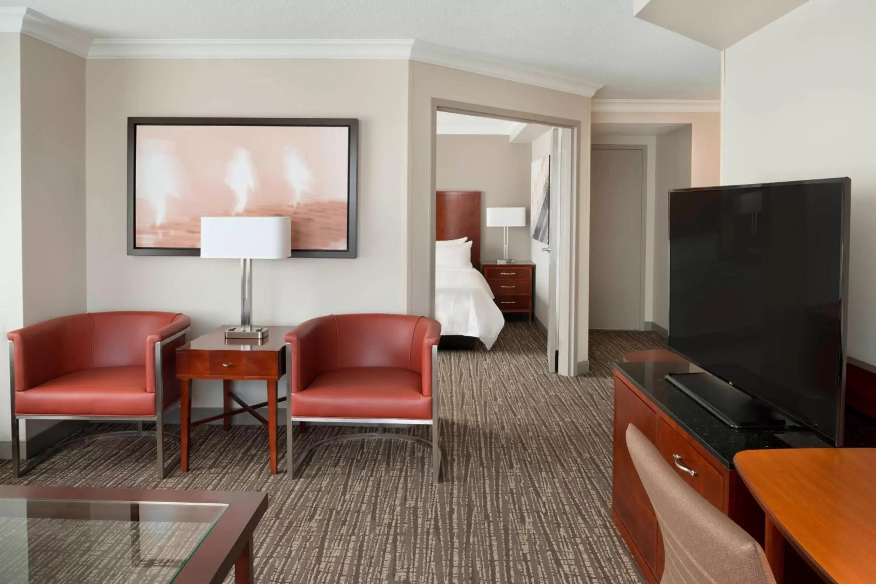 Living room, TV/Entertainment Center in Marriott Downtown at CF Toronto Eaton Centre