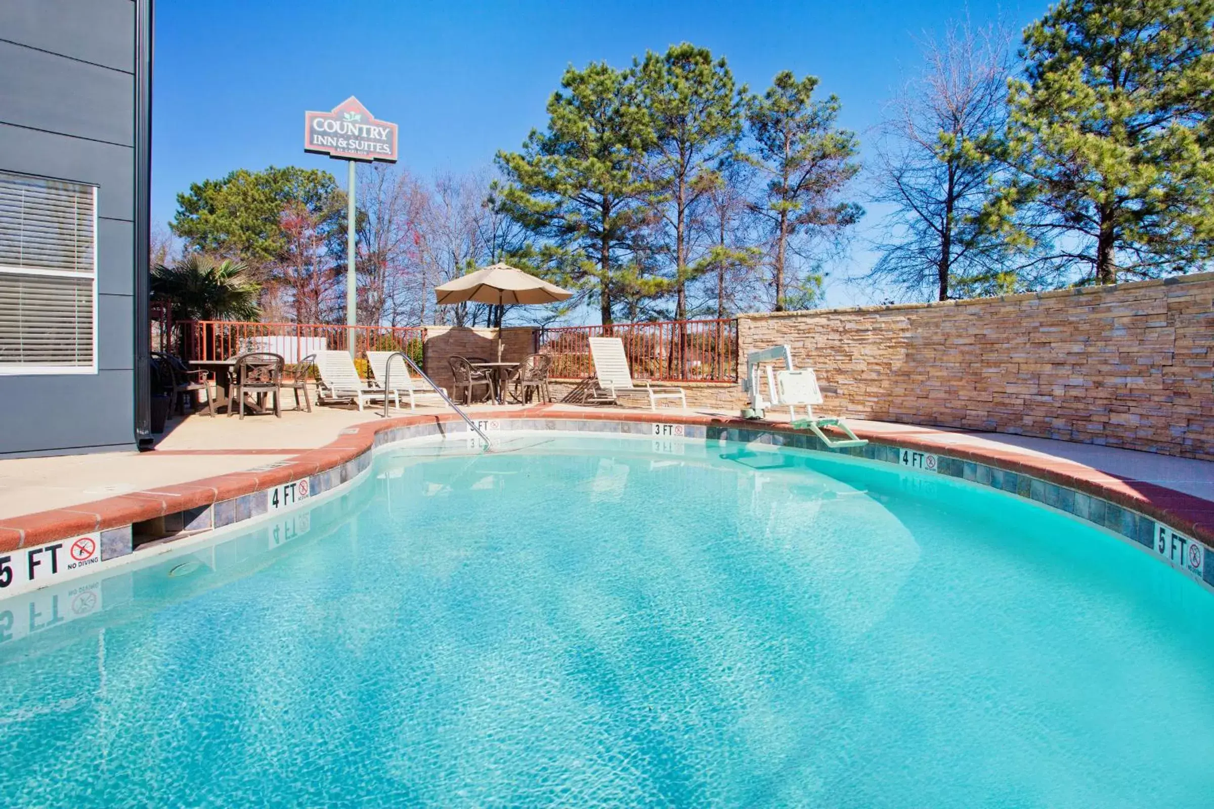 Swimming Pool in Country Inn & Suites by Radisson, Atlanta I-75 South, GA