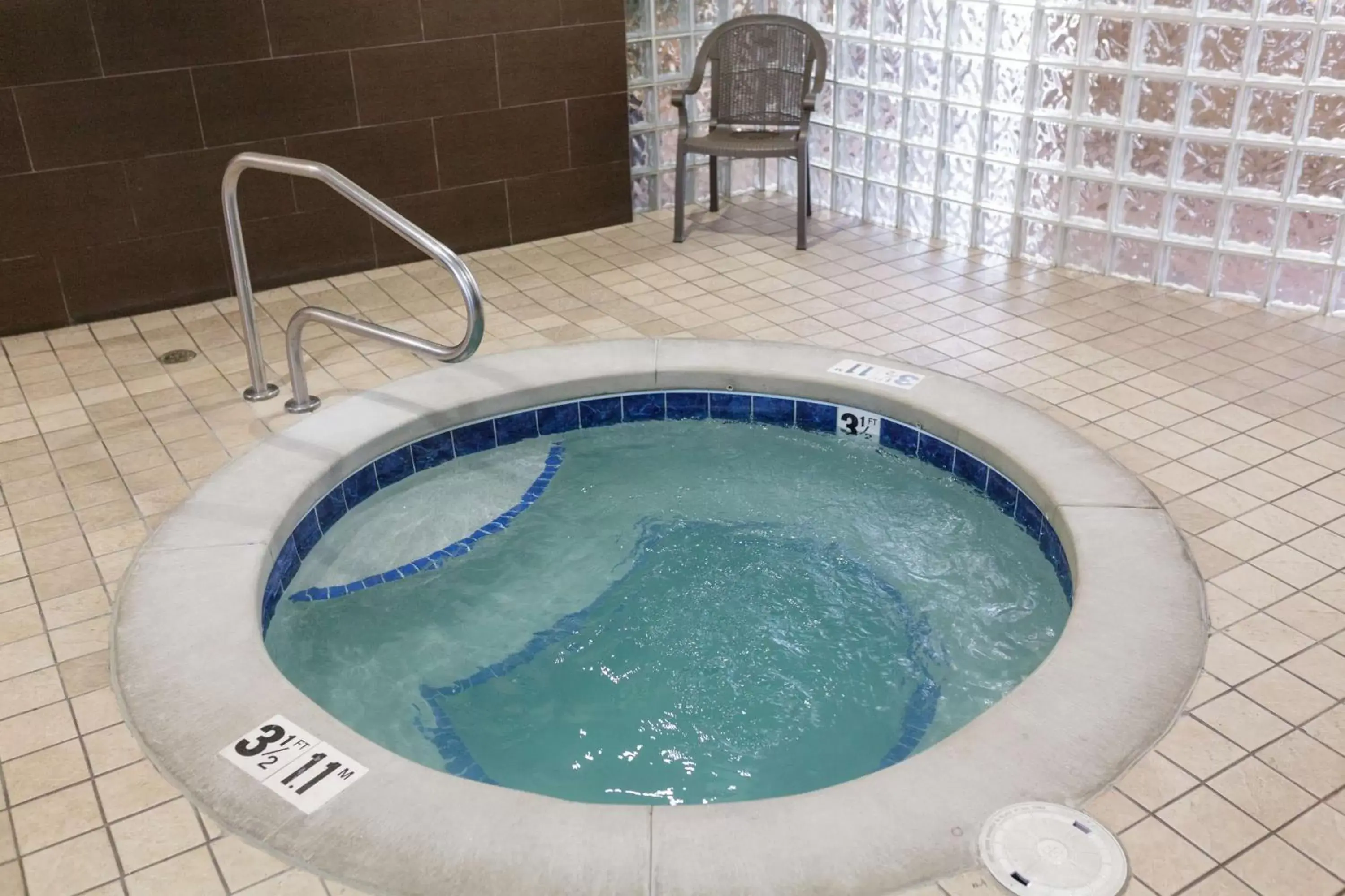 Pool view, Swimming Pool in Best Western Kiva Inn