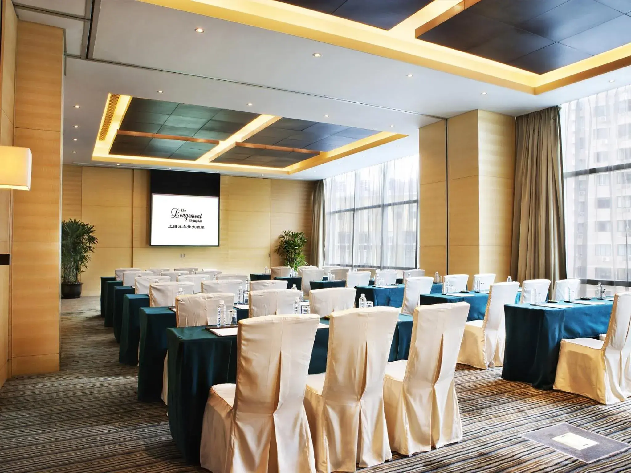 Business facilities in The Longemont Shanghai