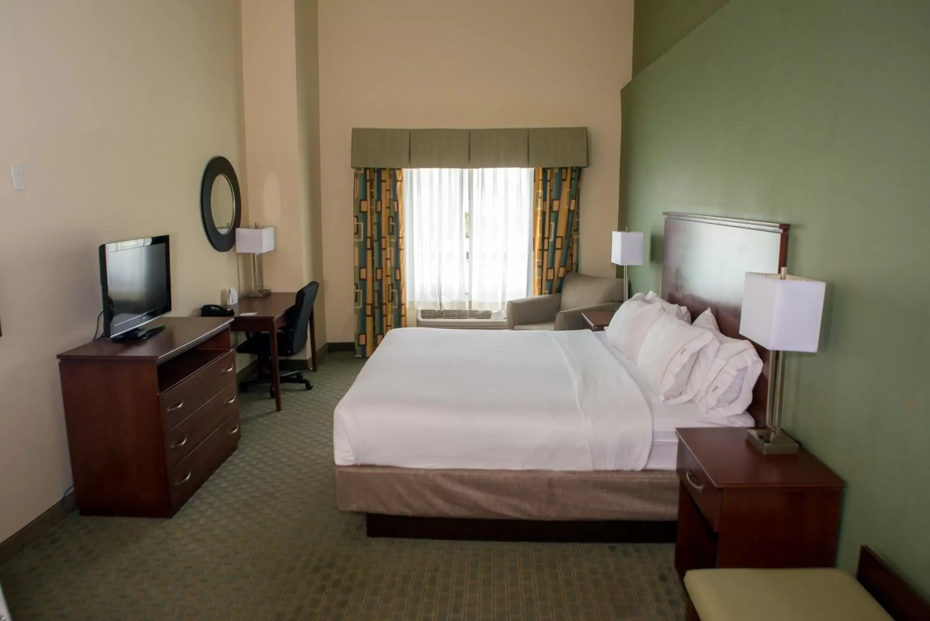 Photo of the whole room, Bed in Holiday Inn Express Hotel & Suites Cocoa, an IHG Hotel
