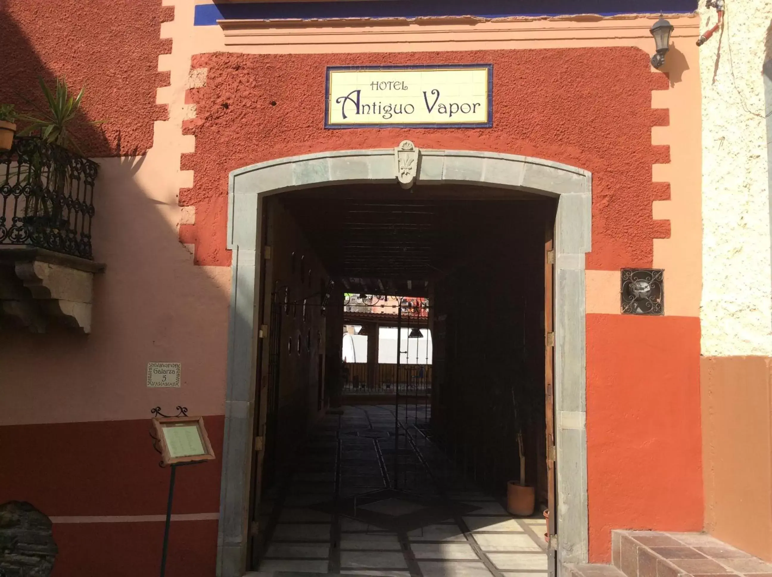 Facade/Entrance in Hotel Antiguo Vapor Categoría Especial