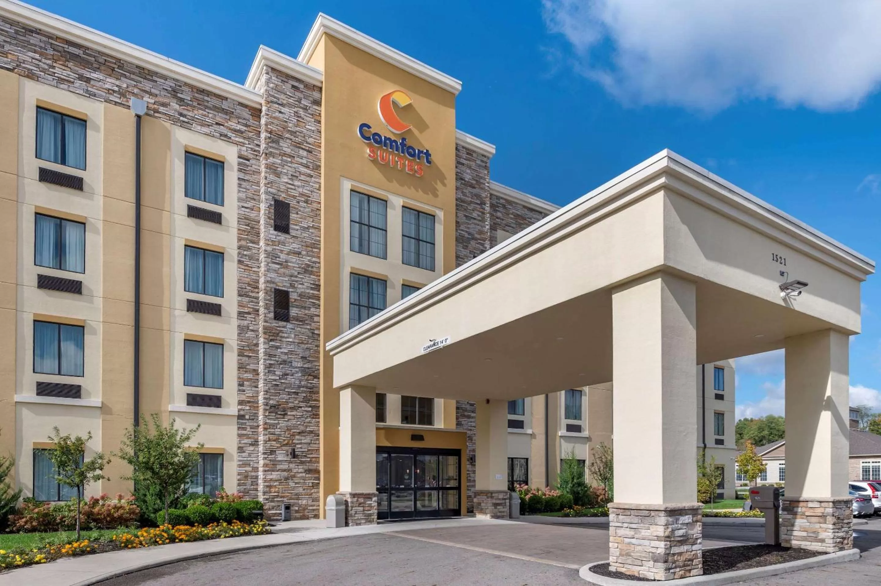 Property building in Comfort Suites Columbus Airport
