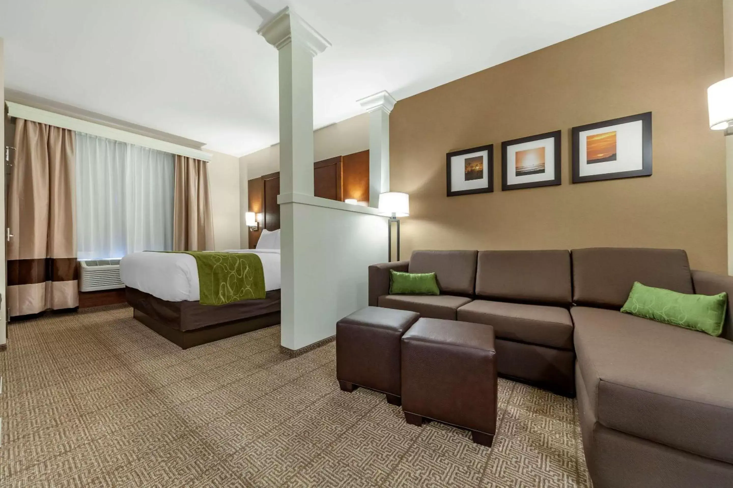 Bedroom in Comfort Suites Grand Island