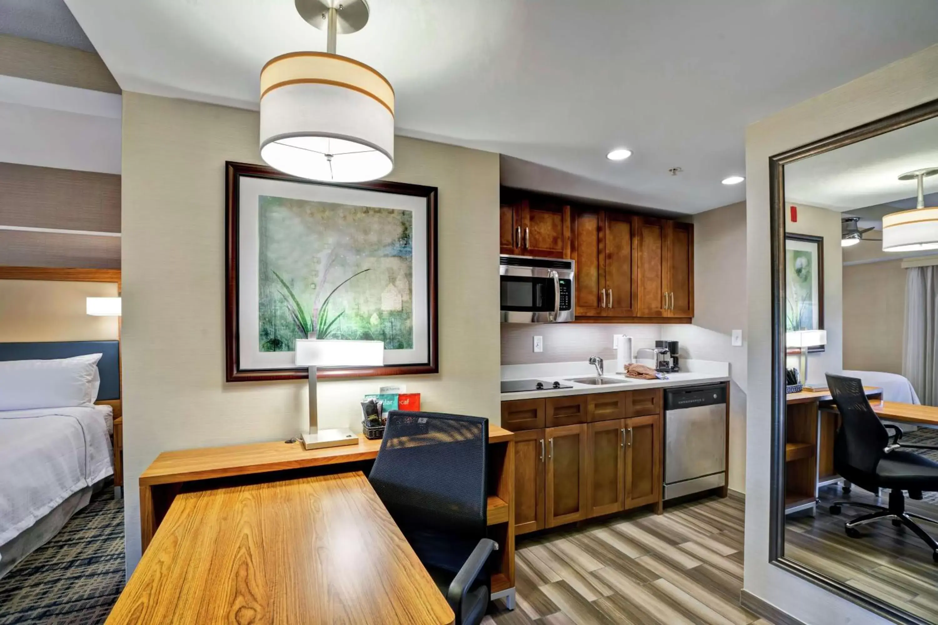 Bedroom, Kitchen/Kitchenette in Homewood Suites by Hilton Boston Brookline-Longwood Medical