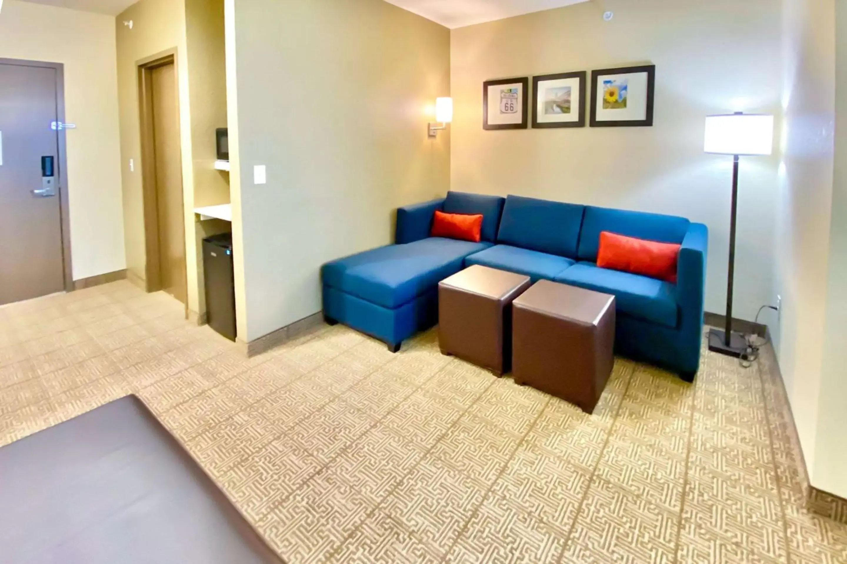 Bedroom, Seating Area in Comfort Inn & Suites Harrah