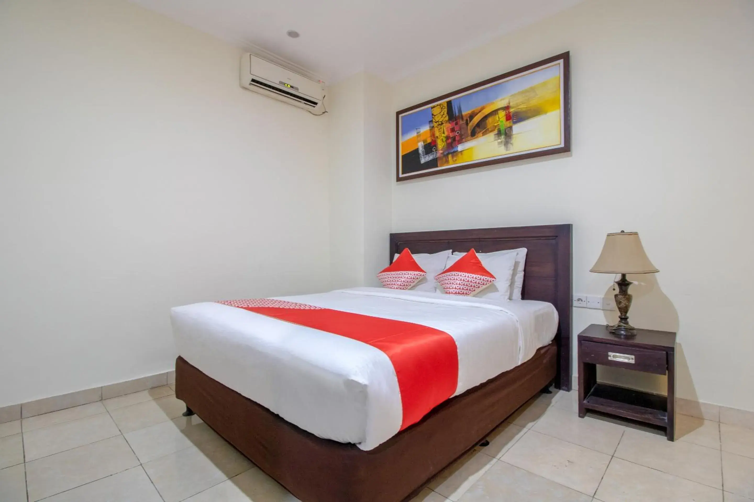 Bedroom, Bed in SUPER OYO Flagship 2688 Guntur Hotel