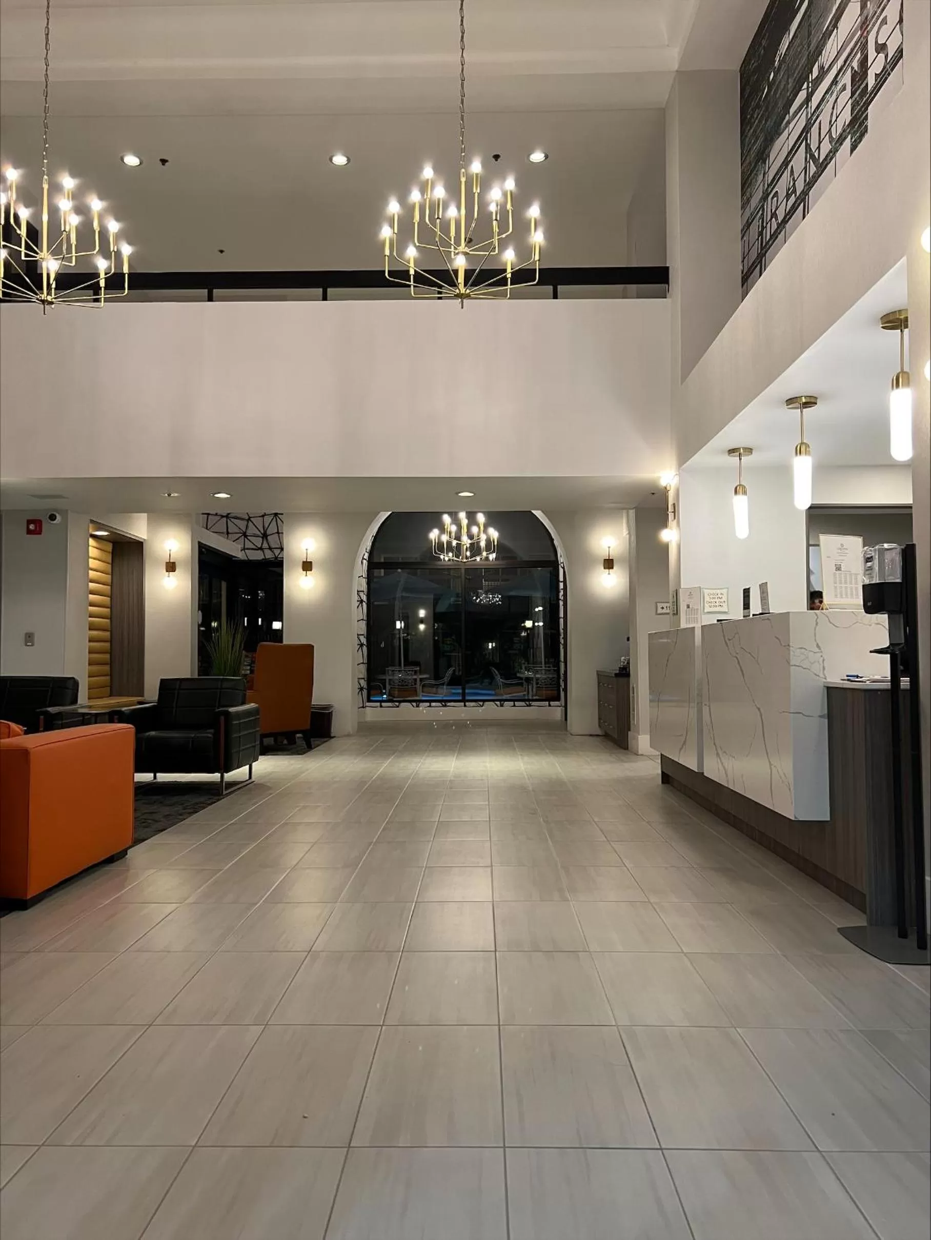 Lobby or reception in La Quinta by Wyndham San Francisco Airport West Millbrae FREE AIRPORT SHUTTLE