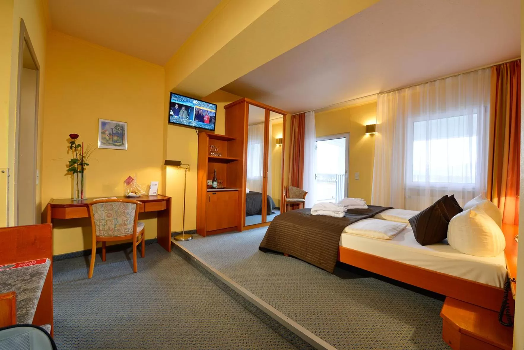 River view, Bed in Rheinhotel Vier Jahreszeiten Bad Breisig