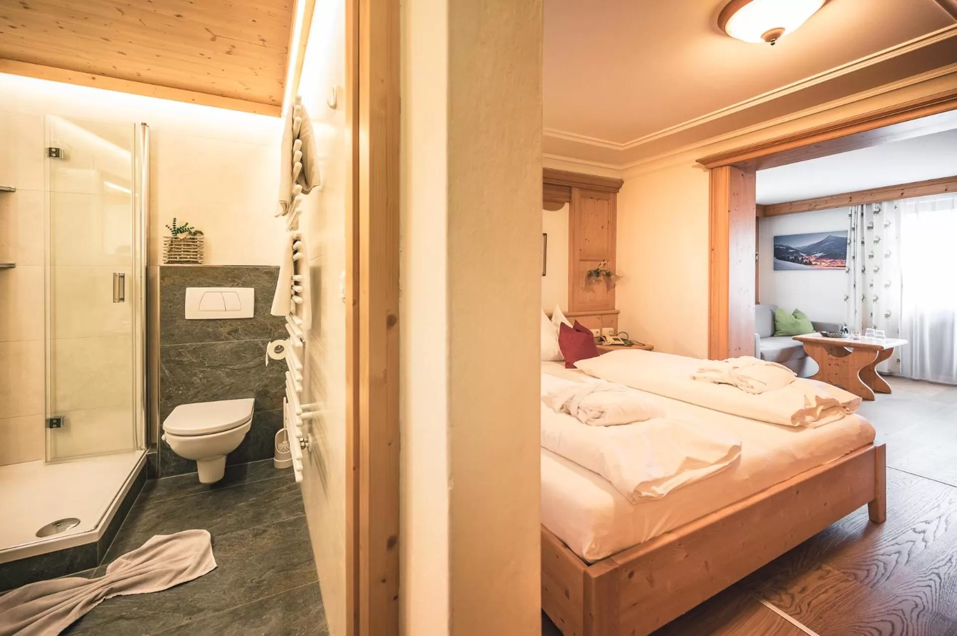 Bathroom, Bed in Hotel Schartner