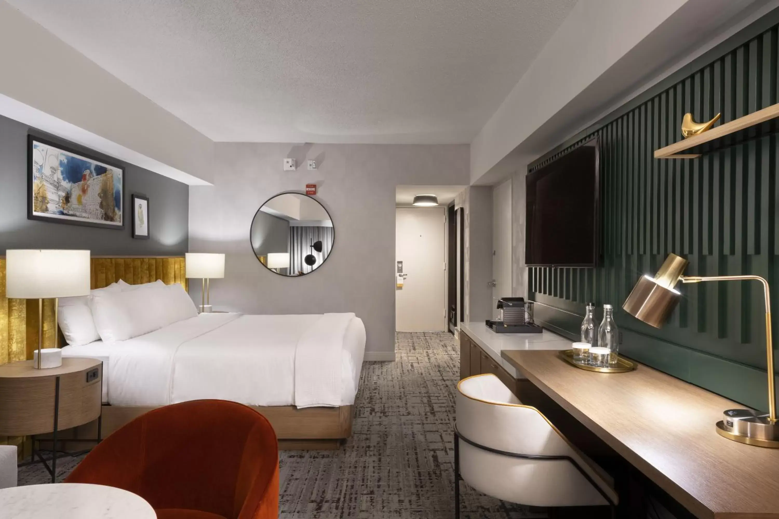 Standard King Room with Walk-In Shower in voco Chicago Downtown - Riverwalk by IHG Standard King Room with Walk-In Shower in voco Chicago Downtown - Riverwalk by IHG