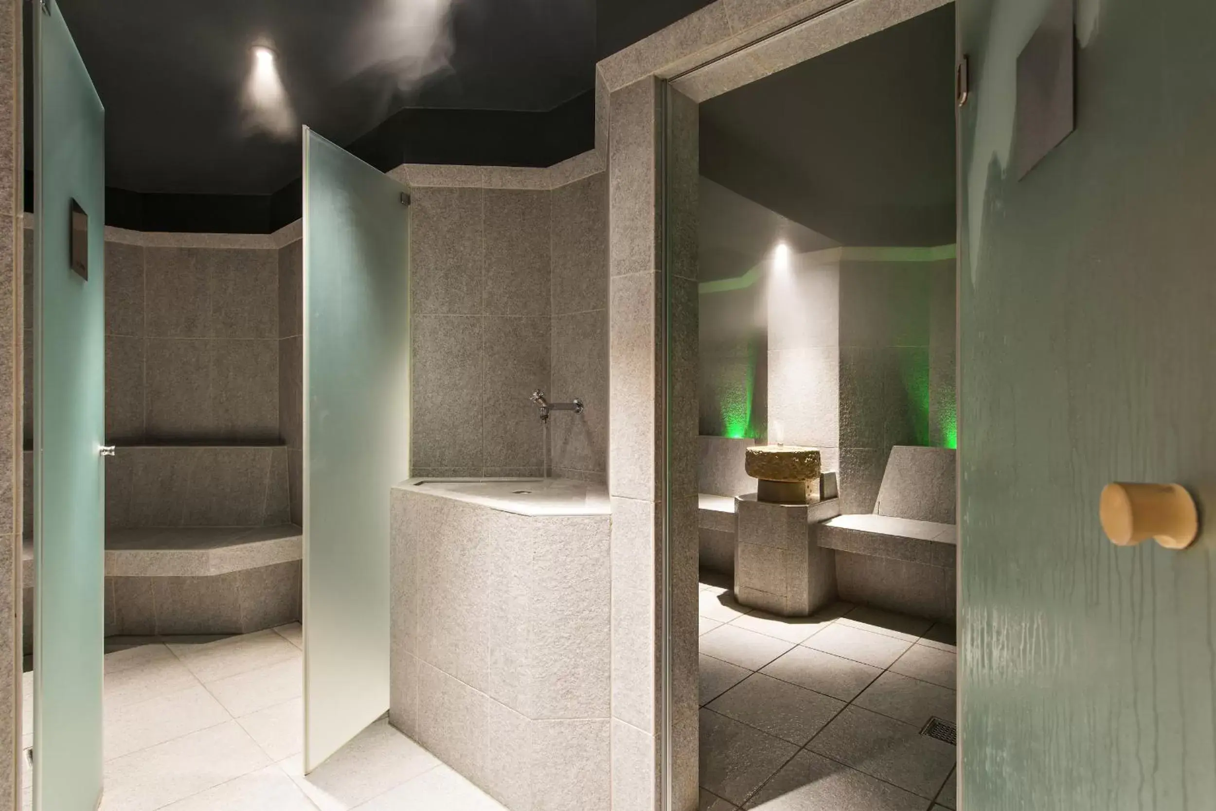 Steam room, Bathroom in Grand Hotel des Bains Kempinski