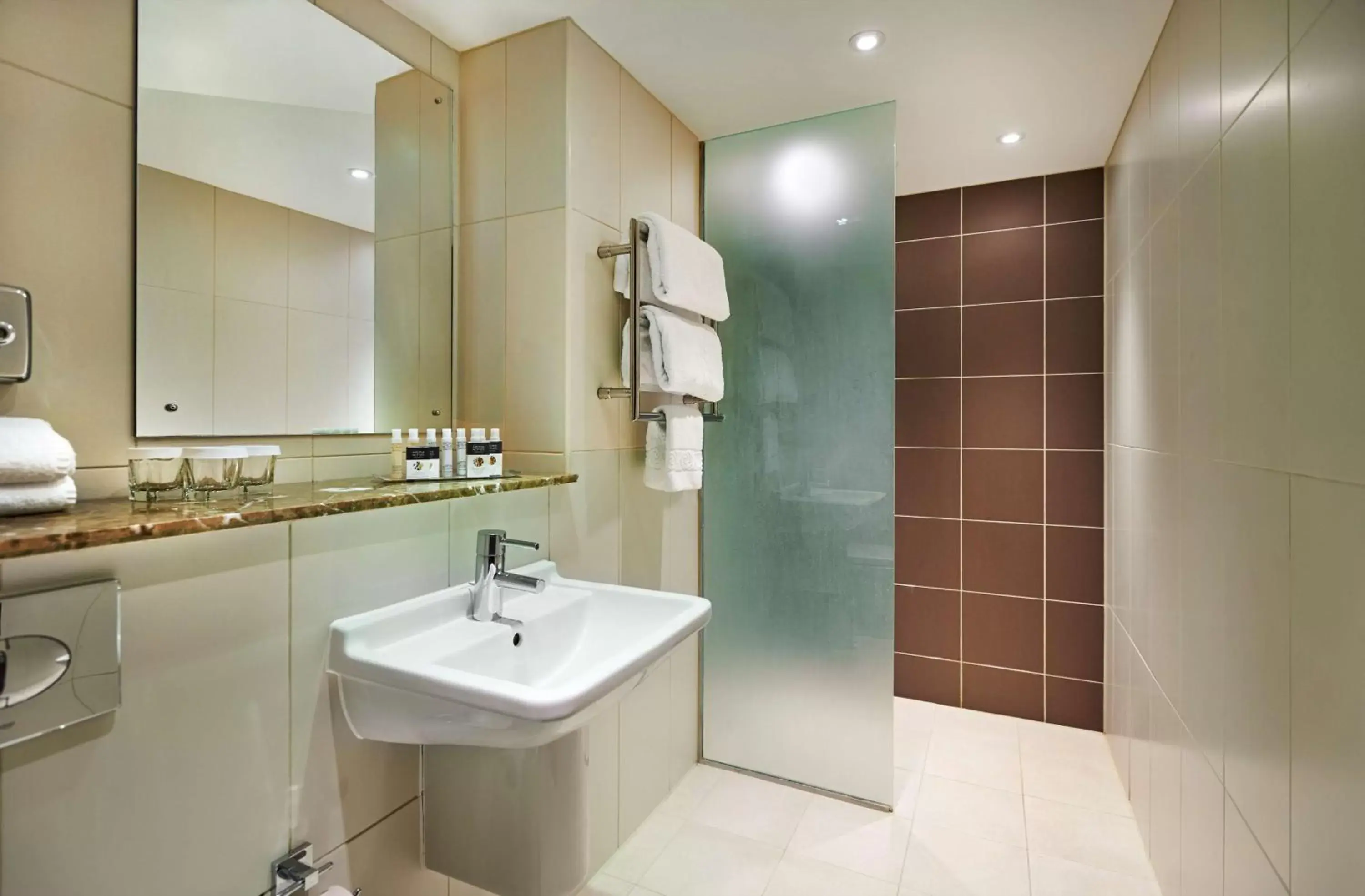 Bathroom in DoubleTree by Hilton London – Docklands Riverside