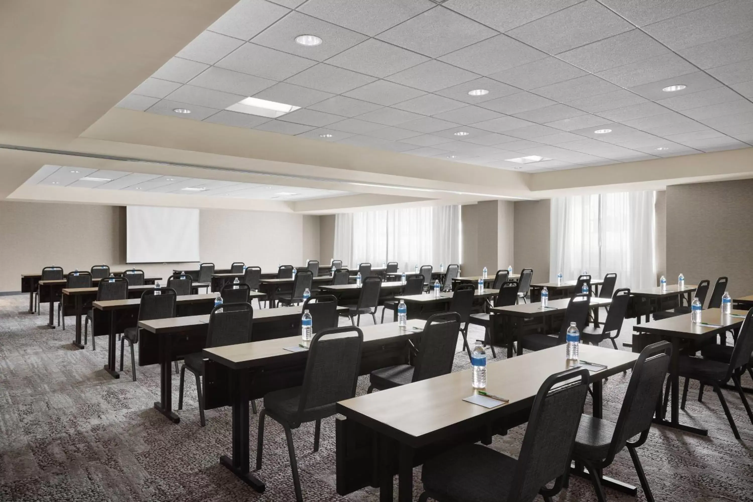 Meeting/conference room, Restaurant/Places to Eat in Courtyard by Marriott Newark Downtown