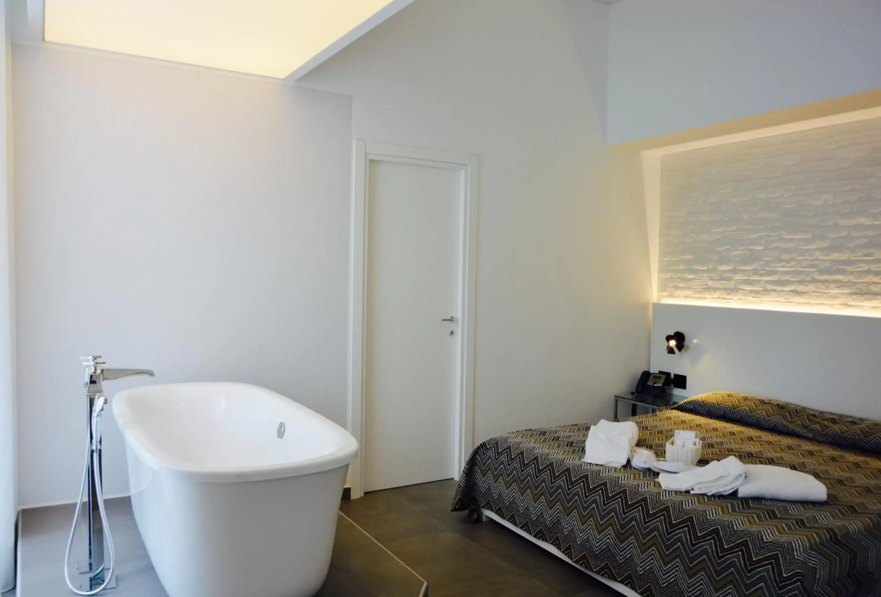 Photo of the whole room, Bathroom in Relais Piazza Del Plebiscito B&B