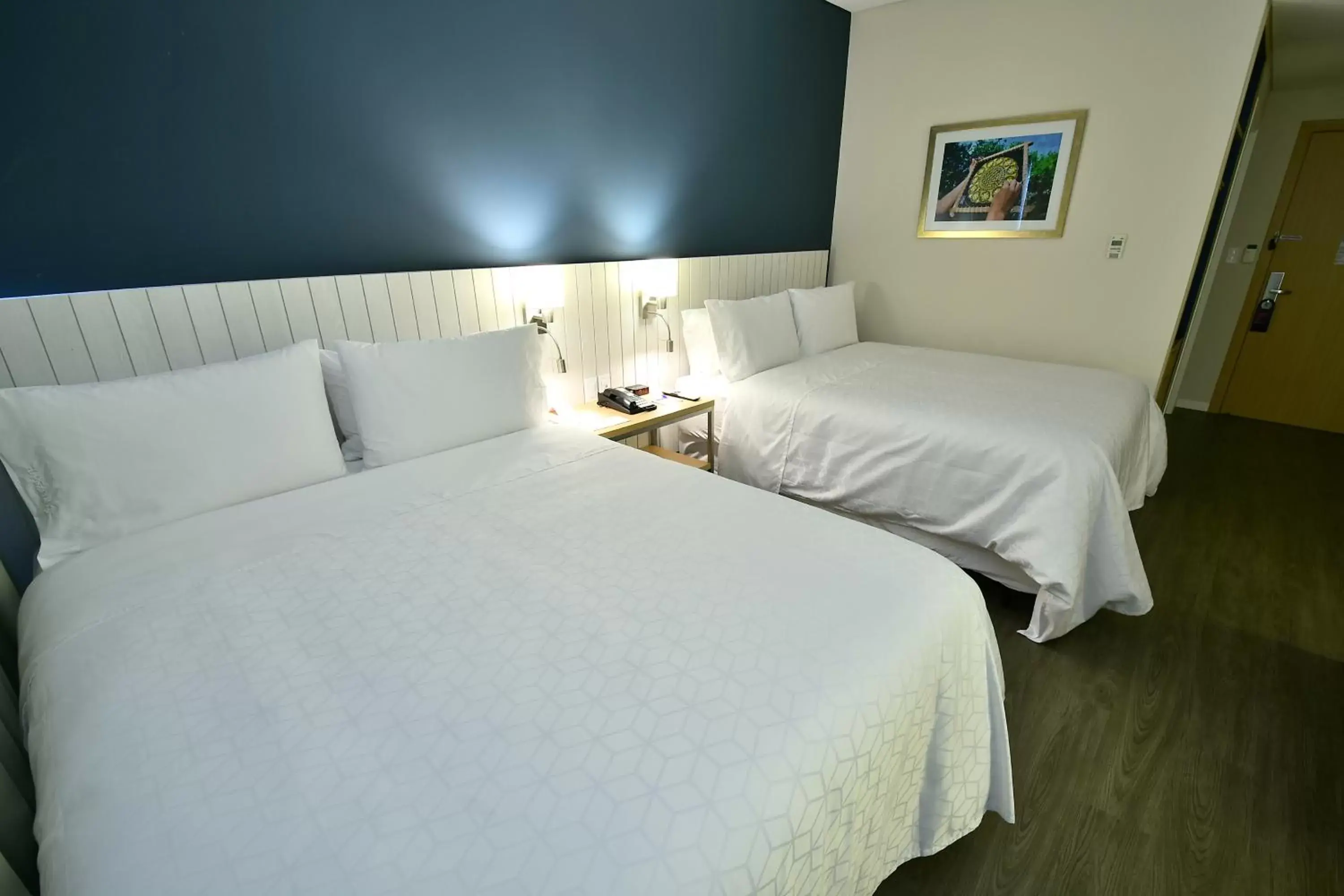 Bed in Holiday Inn Express Asuncion Aviadores , an IHG Hotel