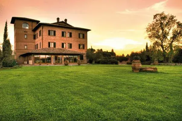 Facade/entrance, Property Building in Locanda Poggioleone