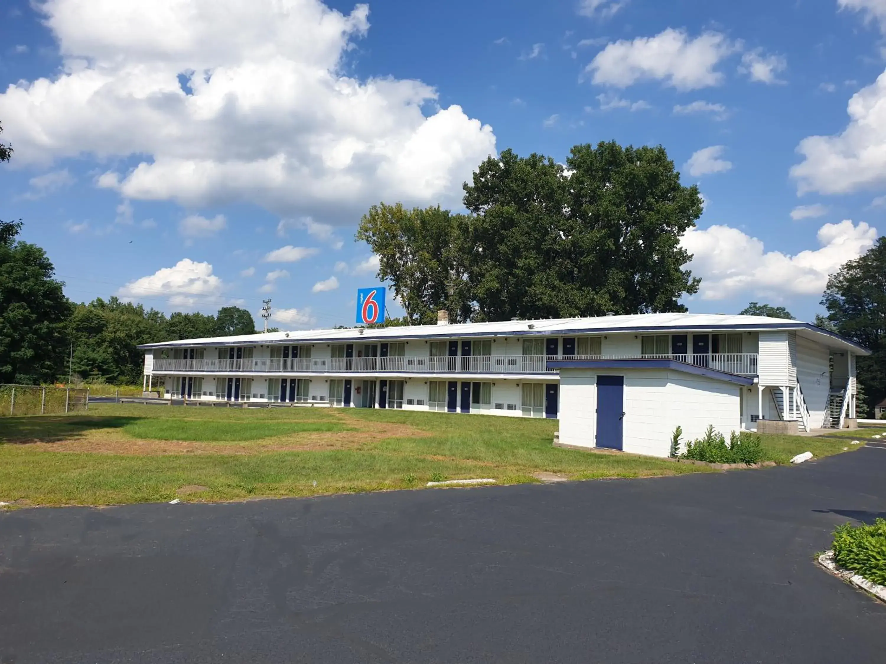 Property building in Motel 6-Schenectady, NY Property building in Motel 6-Schenectady, NY