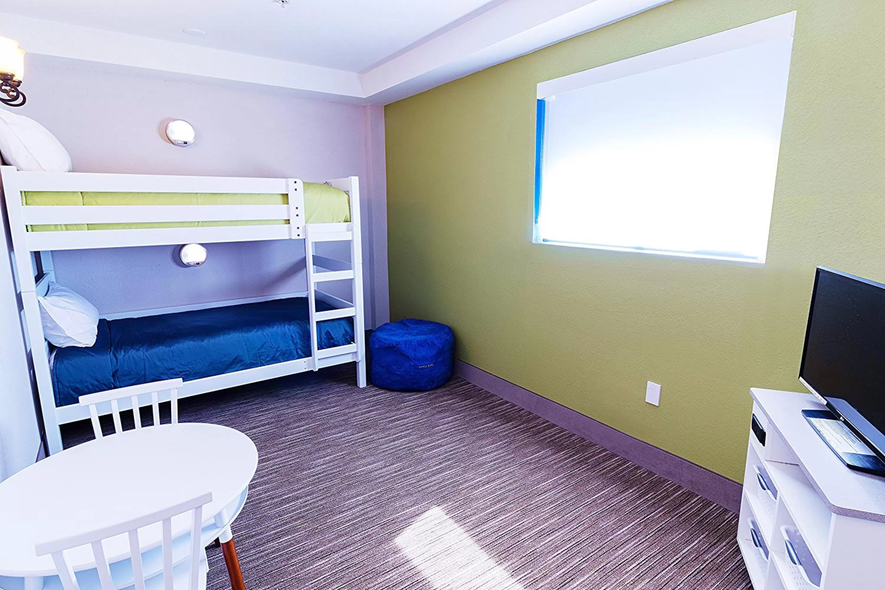 Photo of the whole room, Bed in Holiday Inn Express Hotel & Suites Crestview South I-10 by IHG