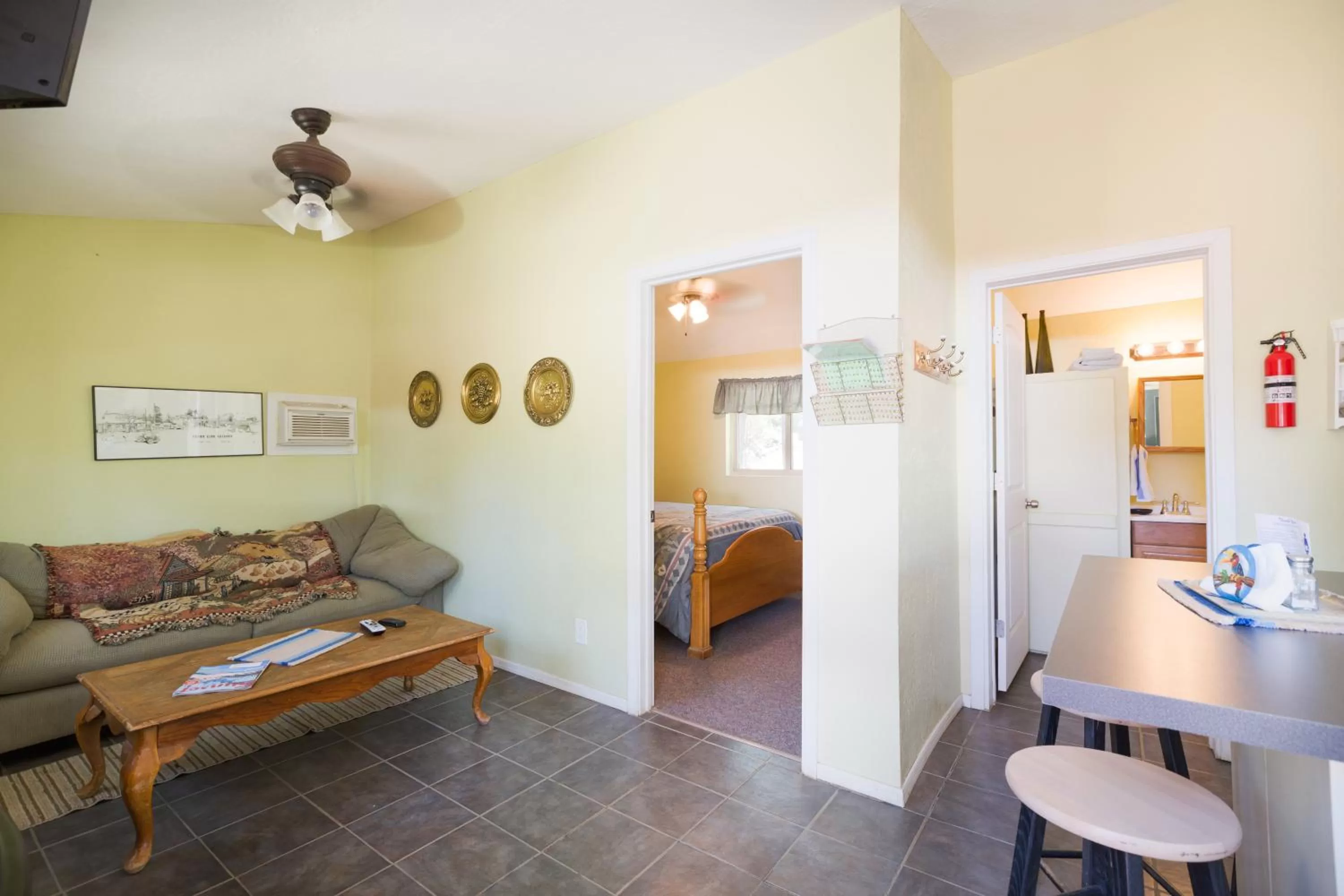 Kitchen or kitchenette, Seating Area in Crown King Cabins Bradshaw