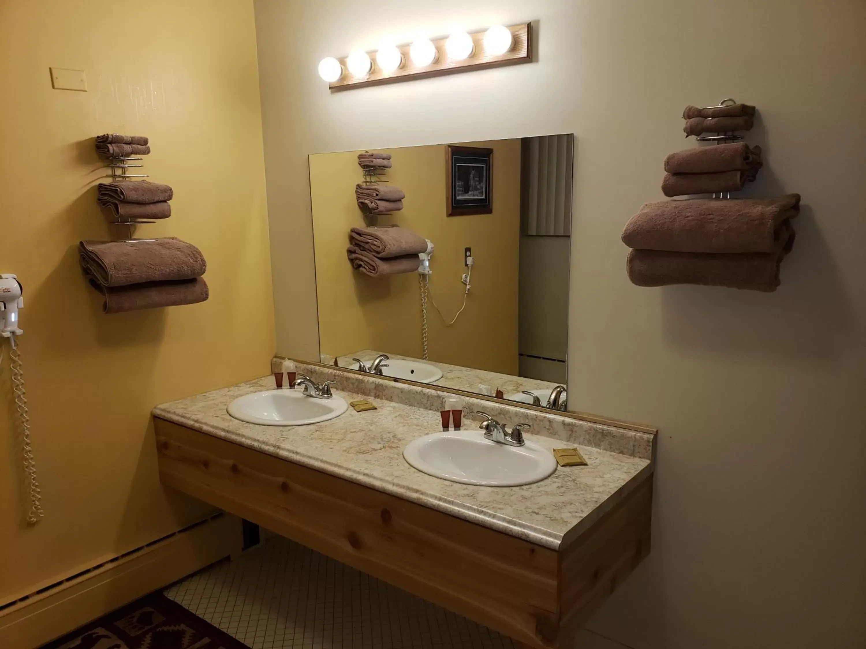 Bathroom in Willard Munger Inn