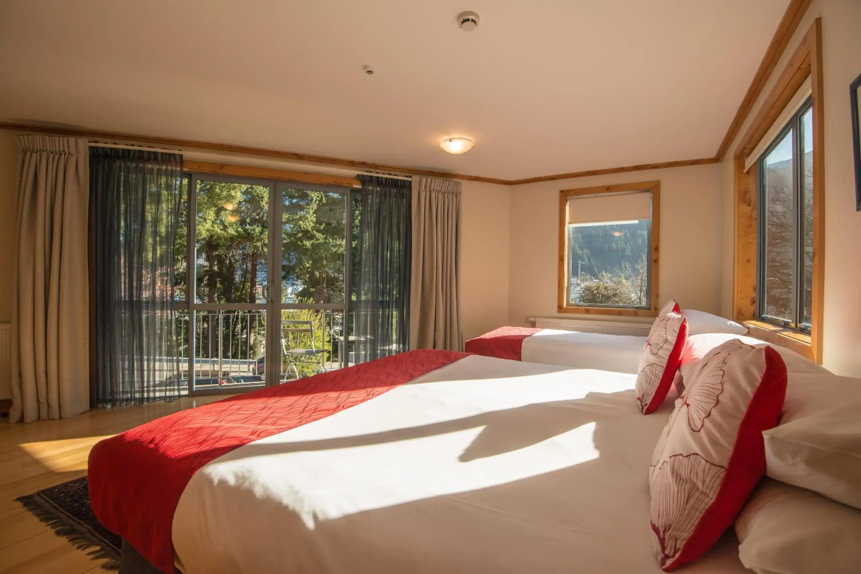 Bedroom, Bed in Coronation Lodge