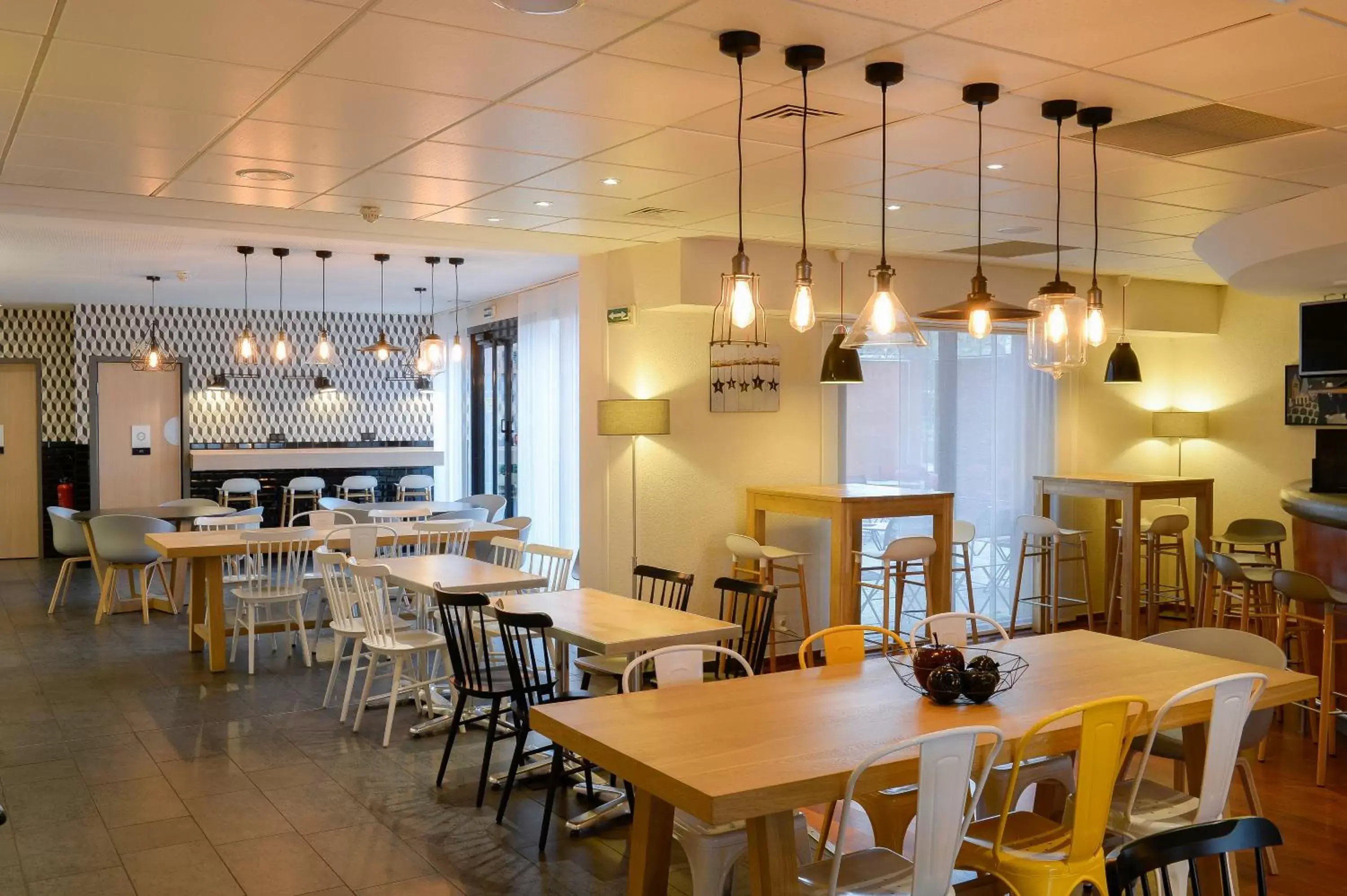 Restaurant/Places to Eat in Novotel Suites Rouen Normandie