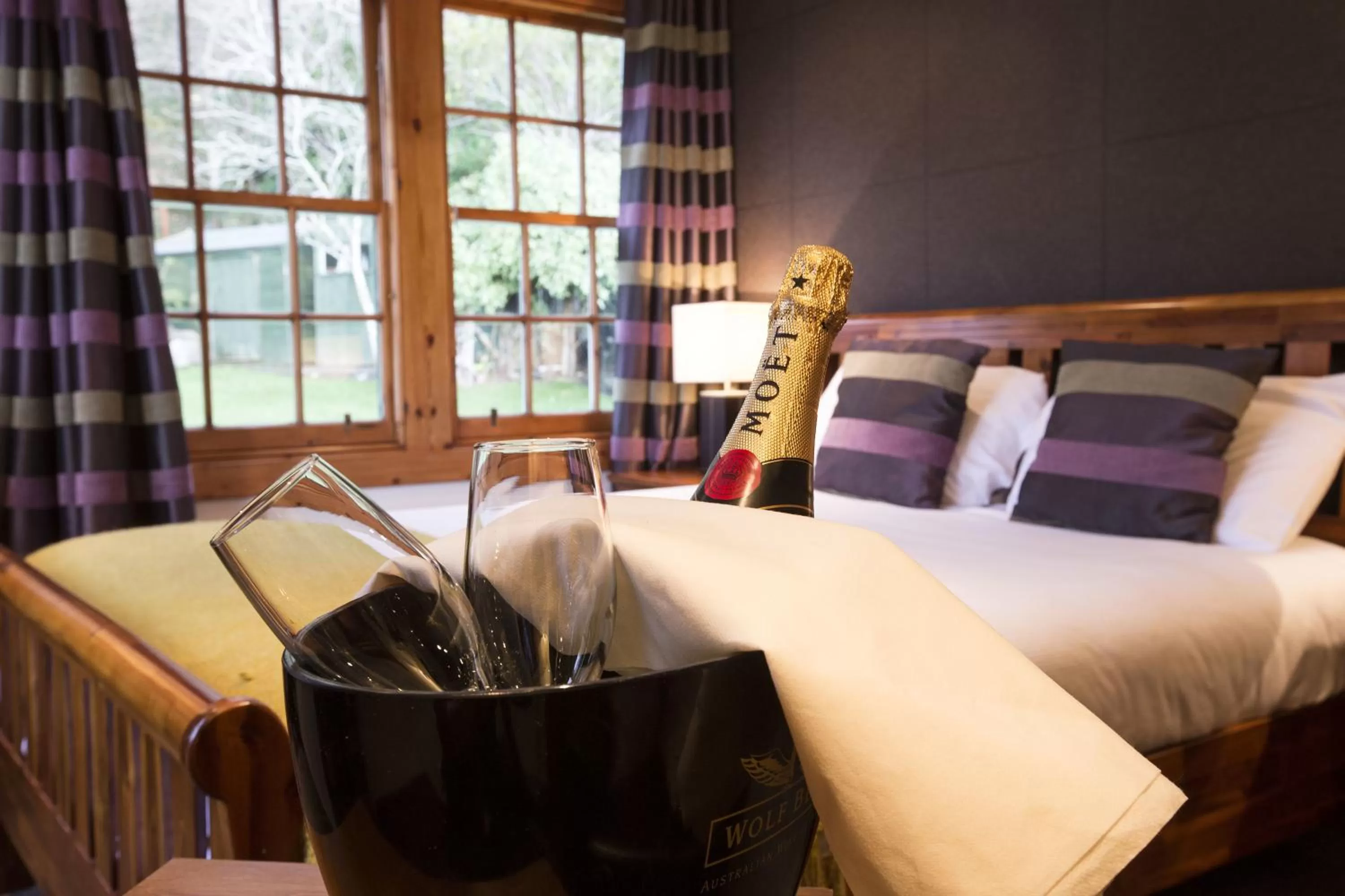 Bedroom, Bed in North Kessock Hotel