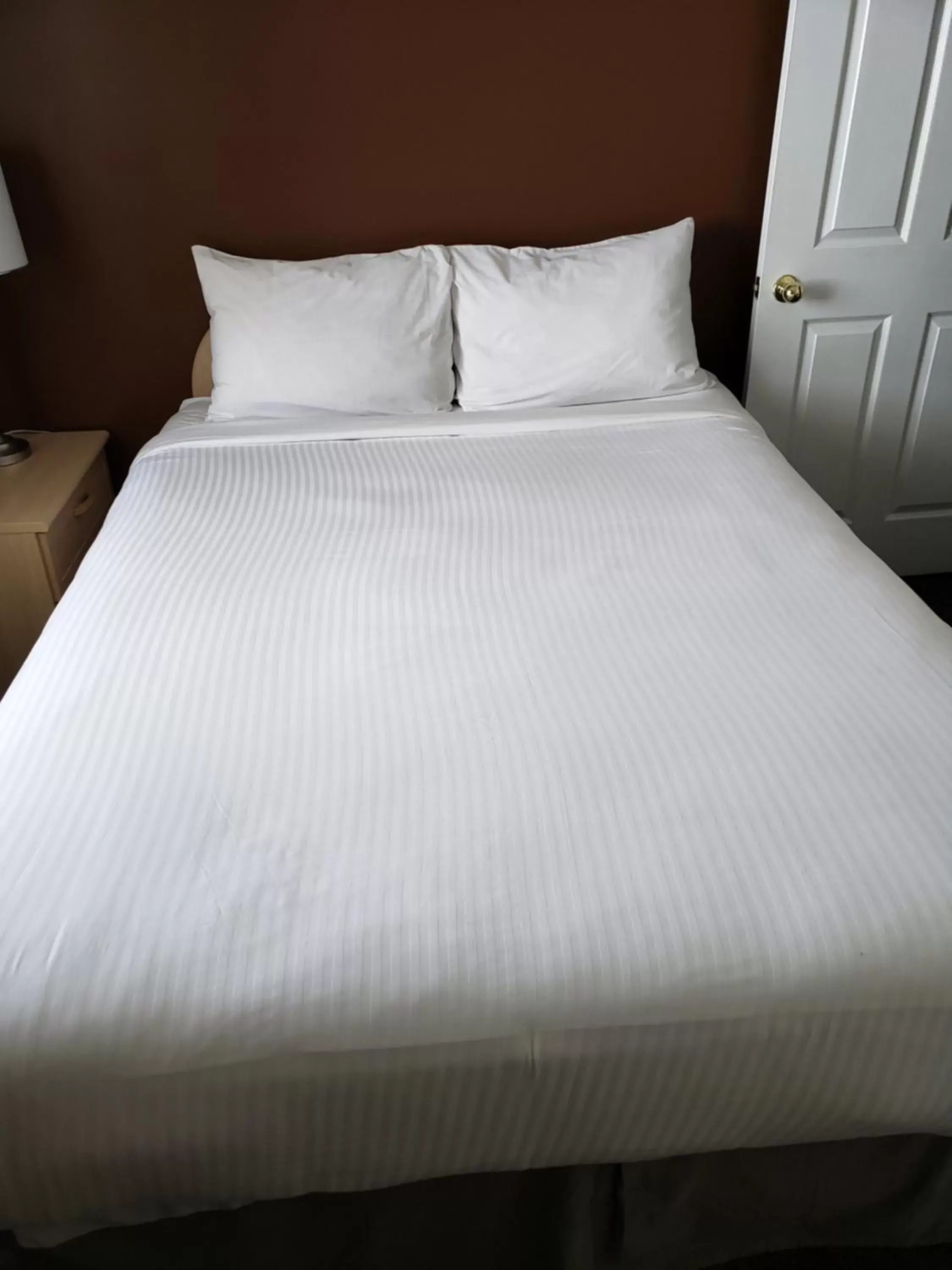 Bed in Shemron Suites Hotel