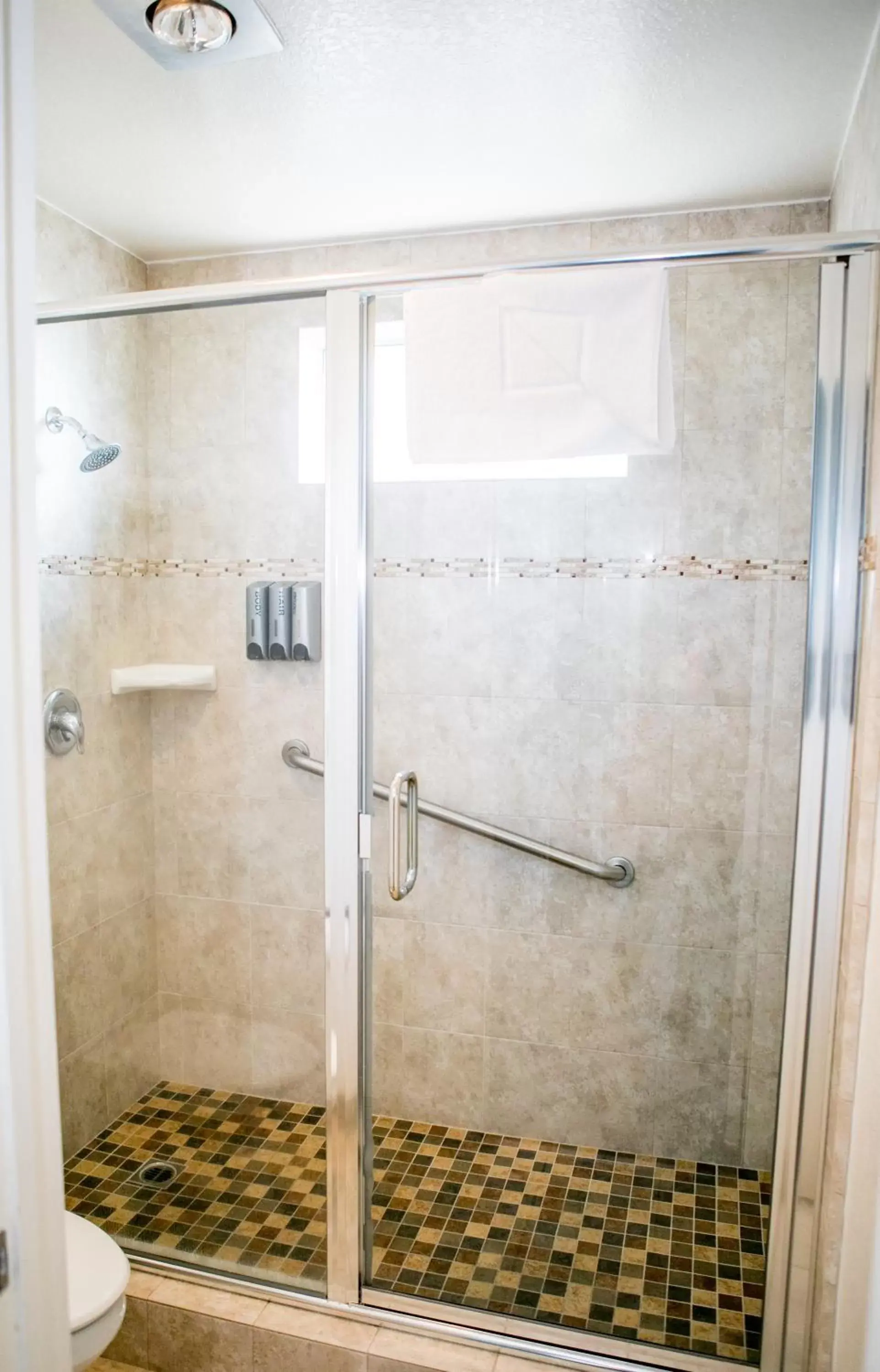 Bathroom in Sea Otter Inn Bathroom in Sea Otter Inn